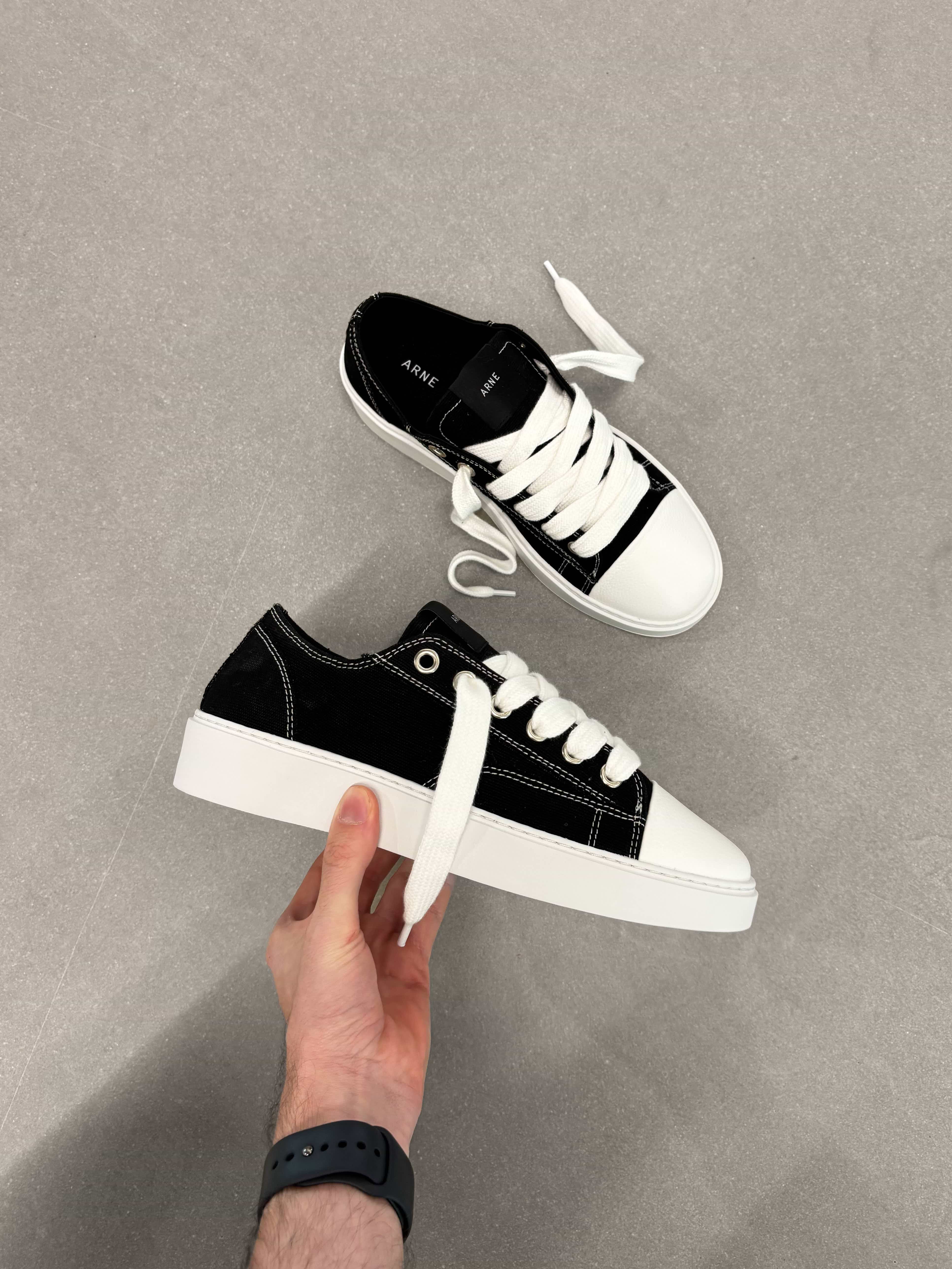 Mid Essential Homerun in Black White