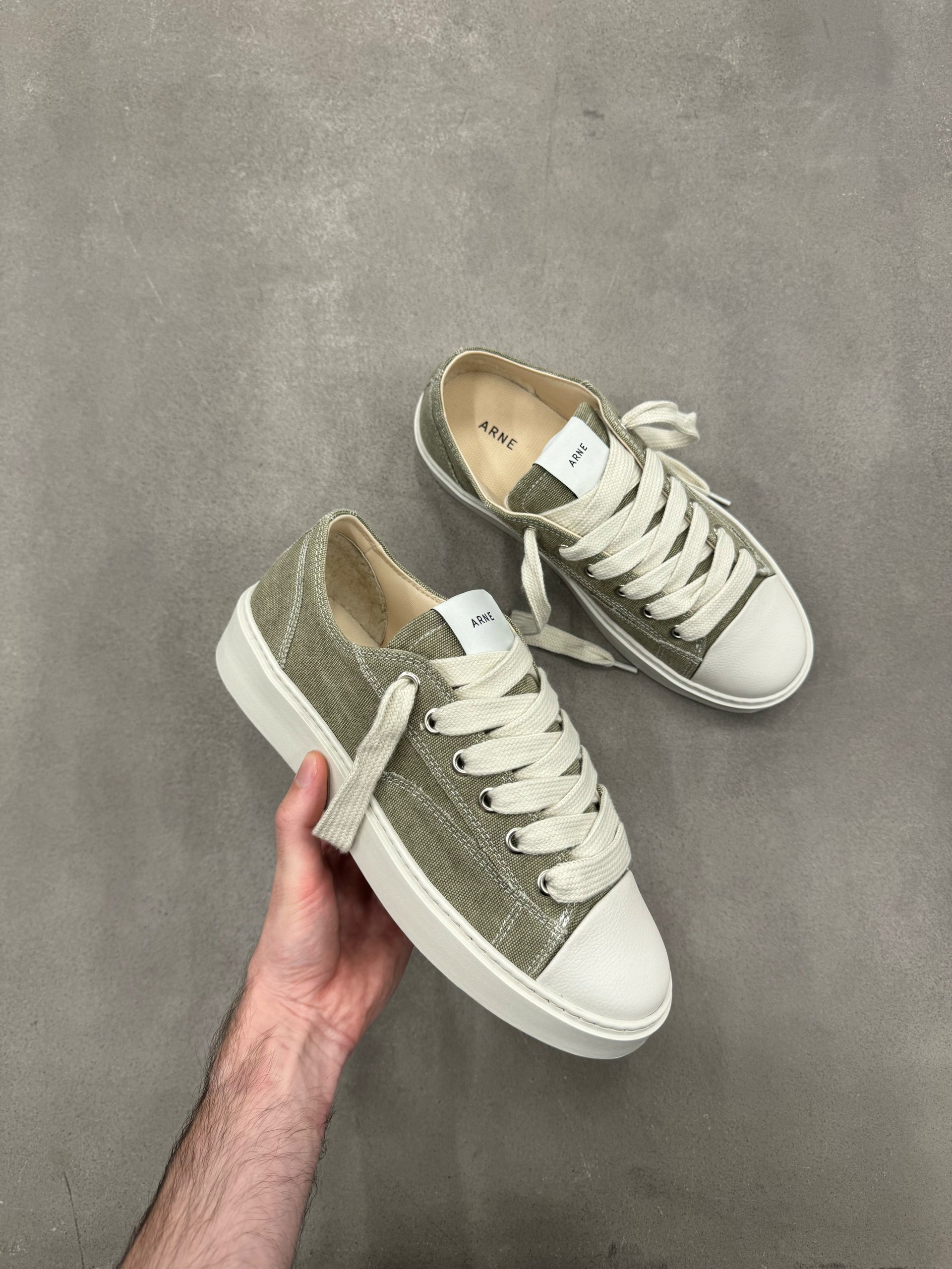 Mens Mid Essential Homerun in Olive Off White