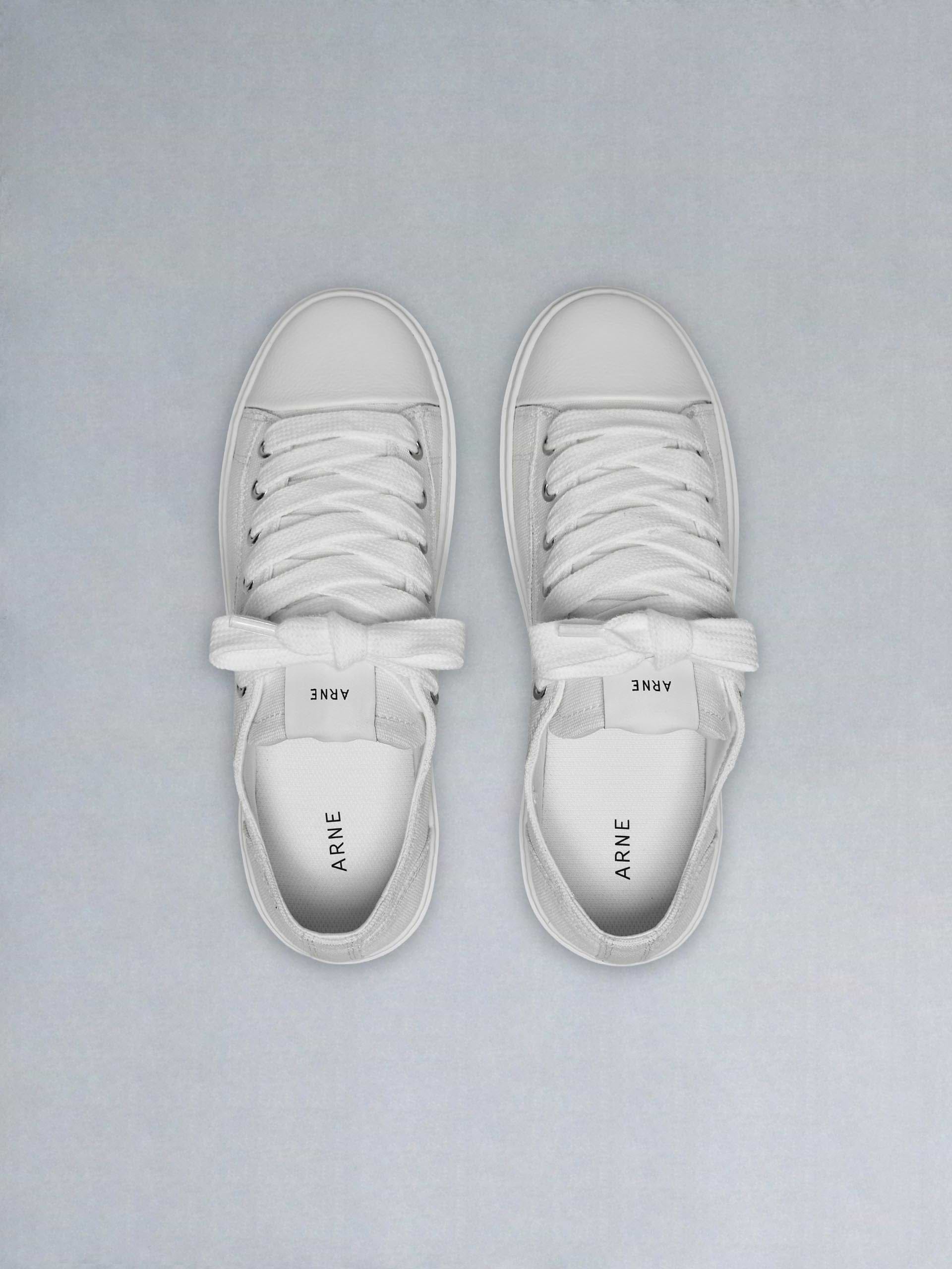 Mid Essential Homerun in Triple White