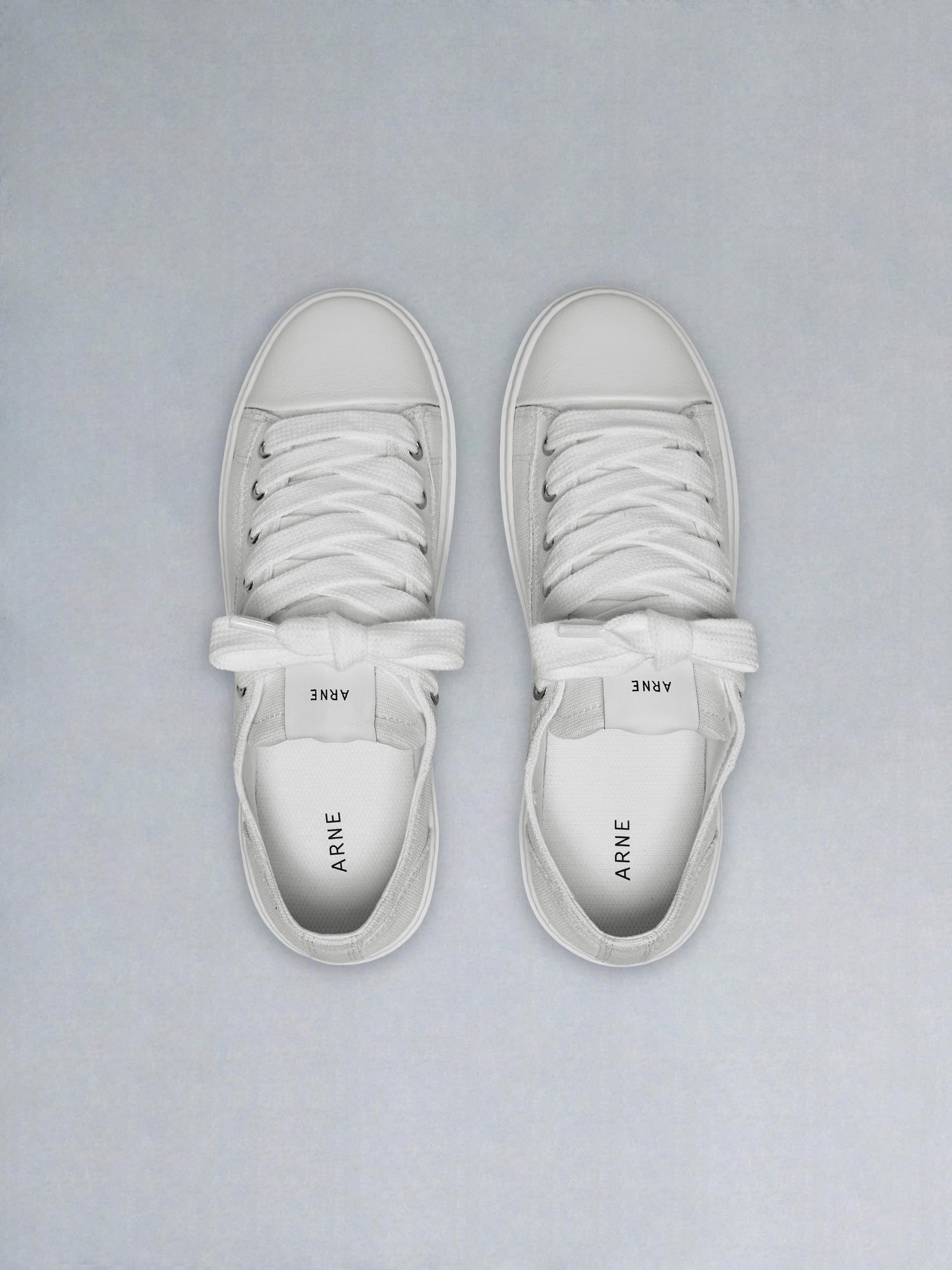 Mens Mid Essential Homerun in Triple White