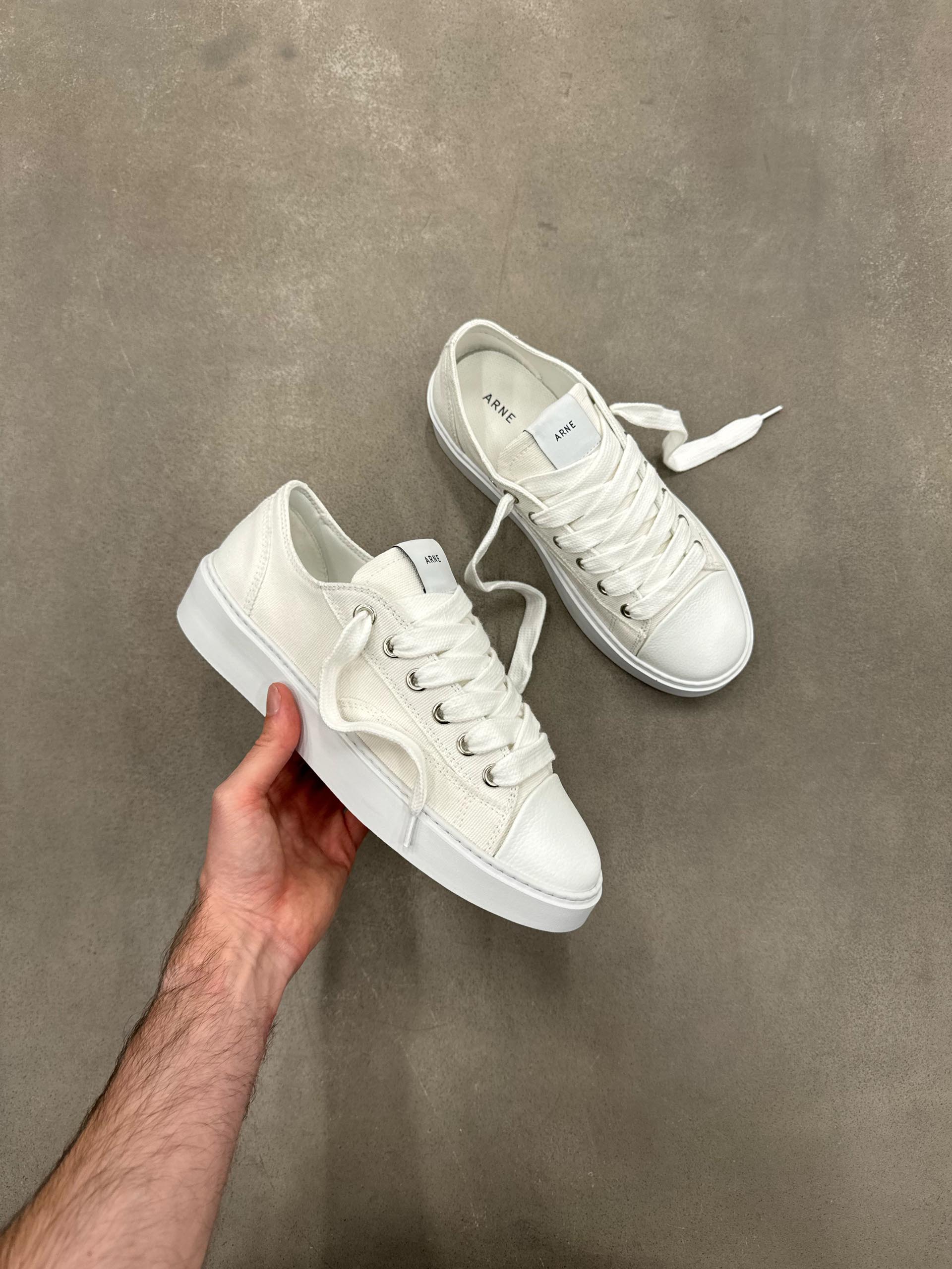 Mid Essential Homerun in Triple White