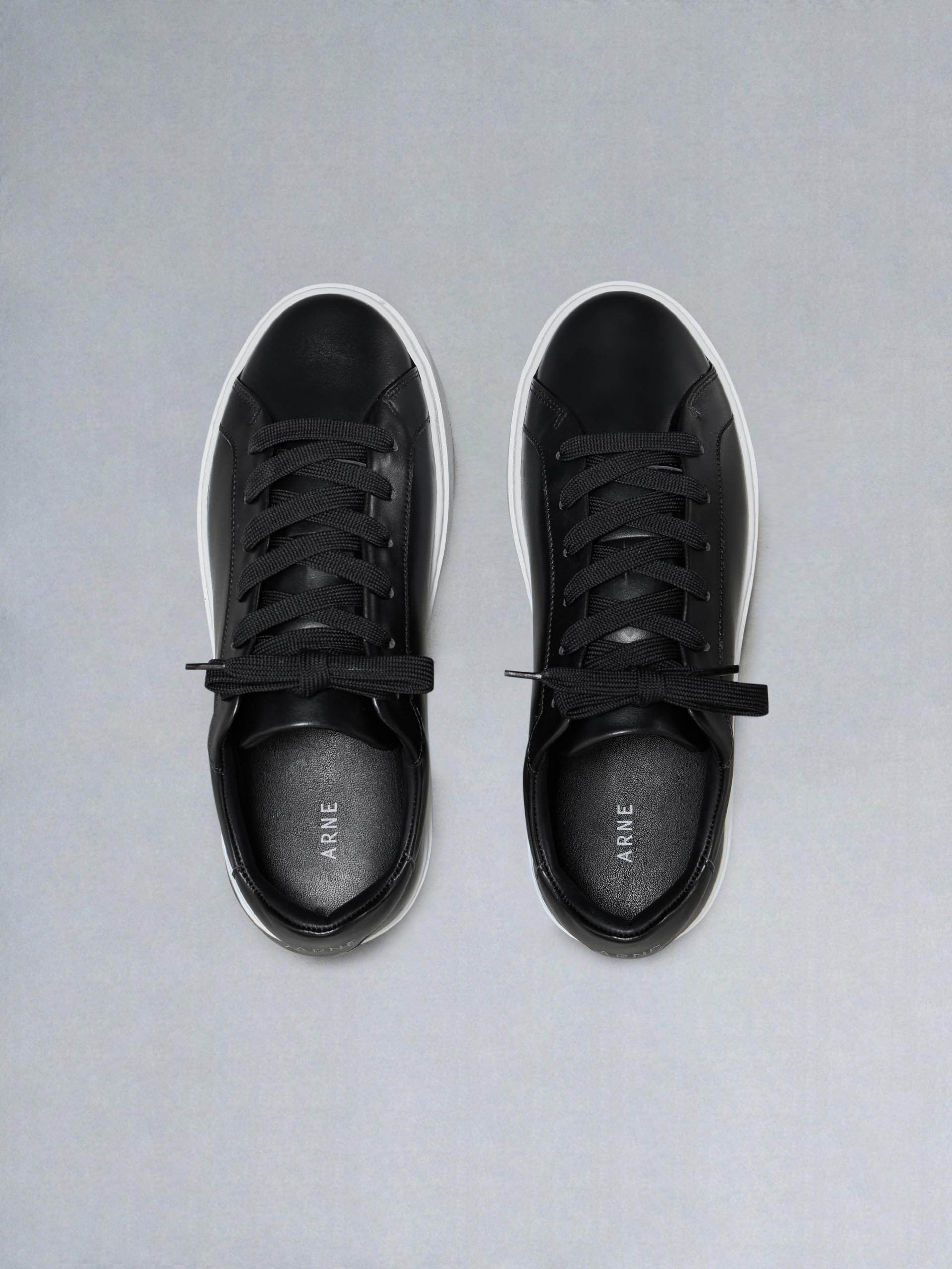 Mens Mid Essential Leather Trainer in Black