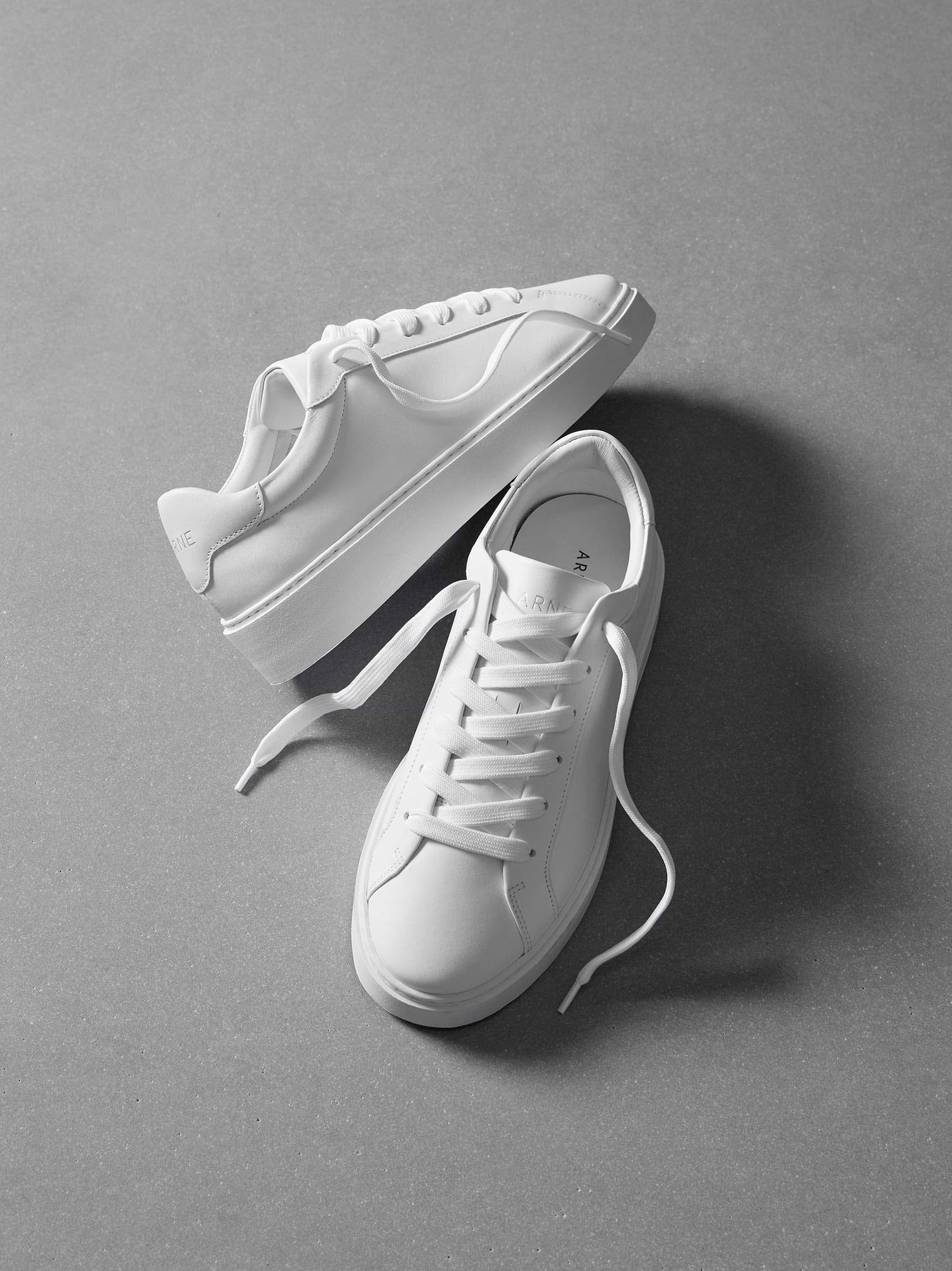 Mens Mid Essential Leather Trainer in White