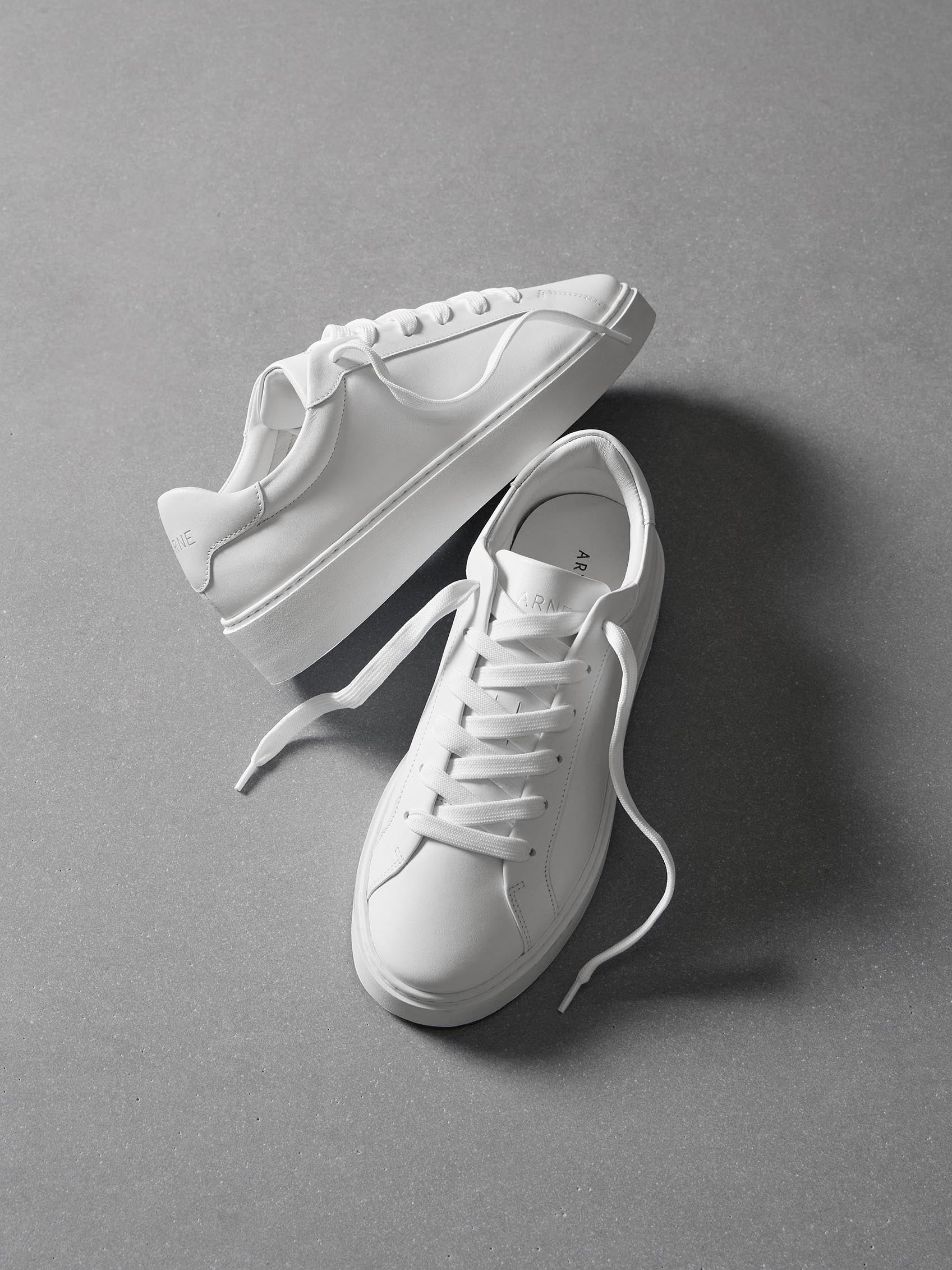Mens Mid Essential Leather Trainer in White
