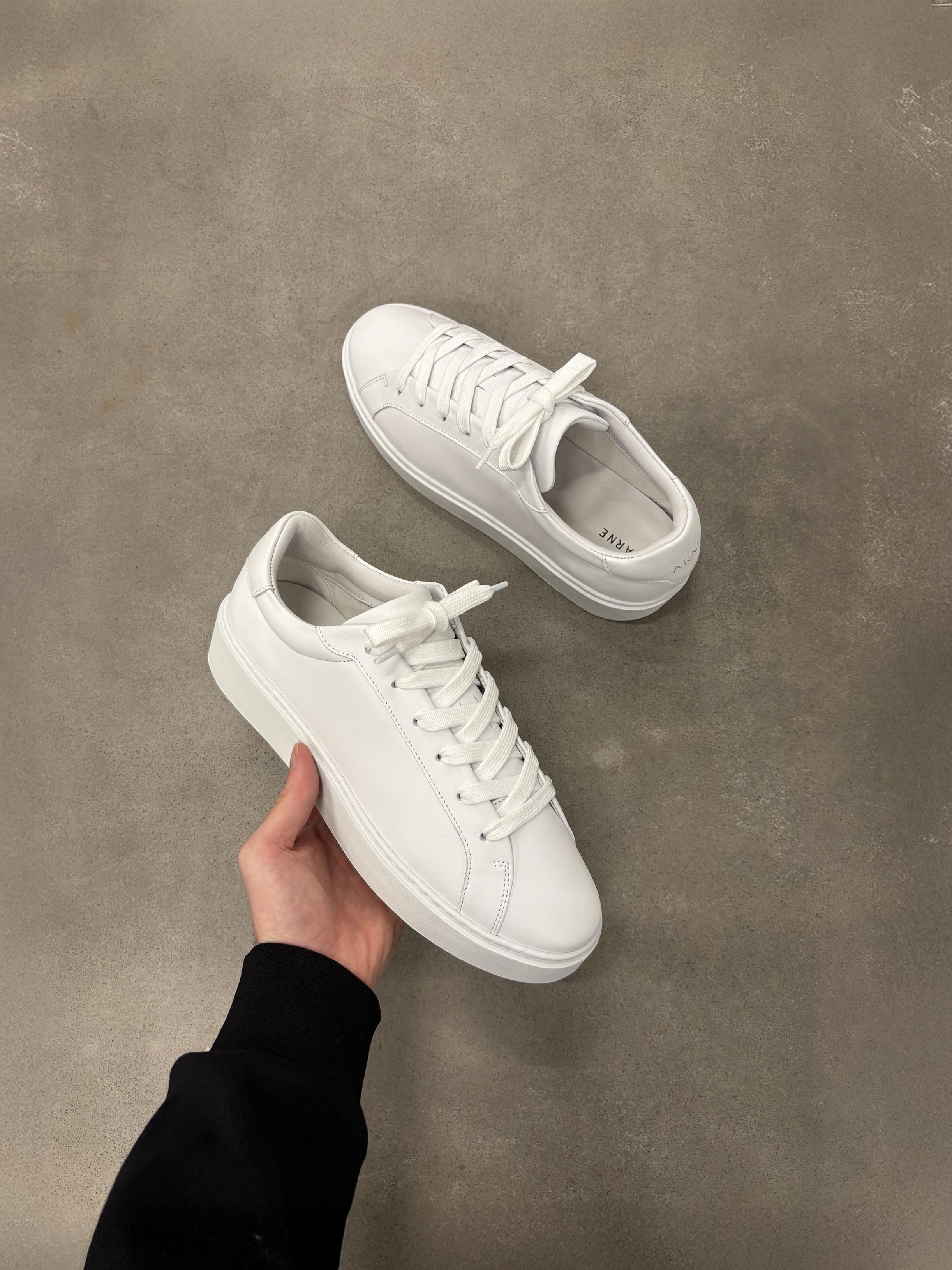 Mens Mid Essential Leather Trainer in White
