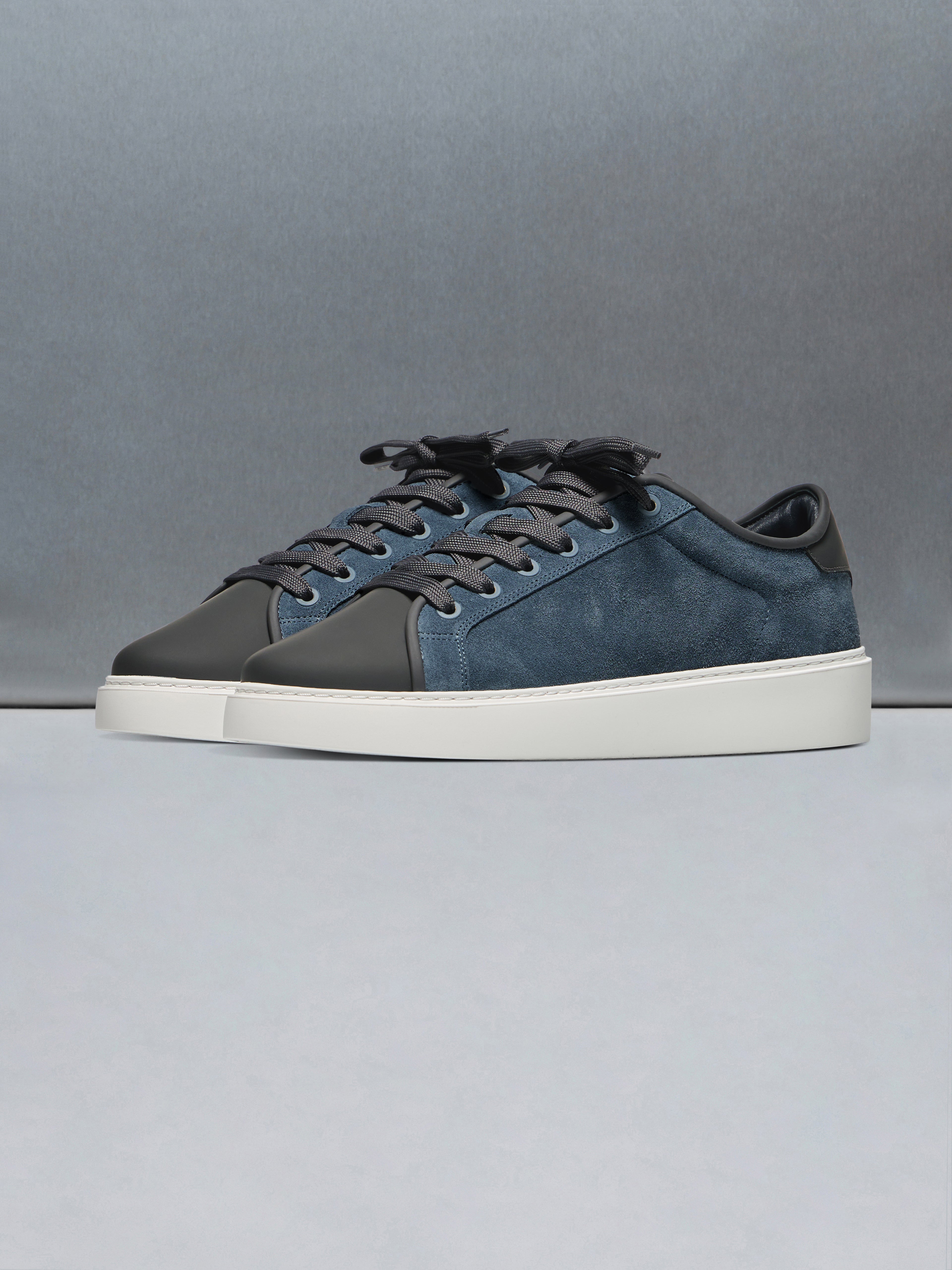 Mens Mid Leather Toe Cap Trainer in Air Force Blue