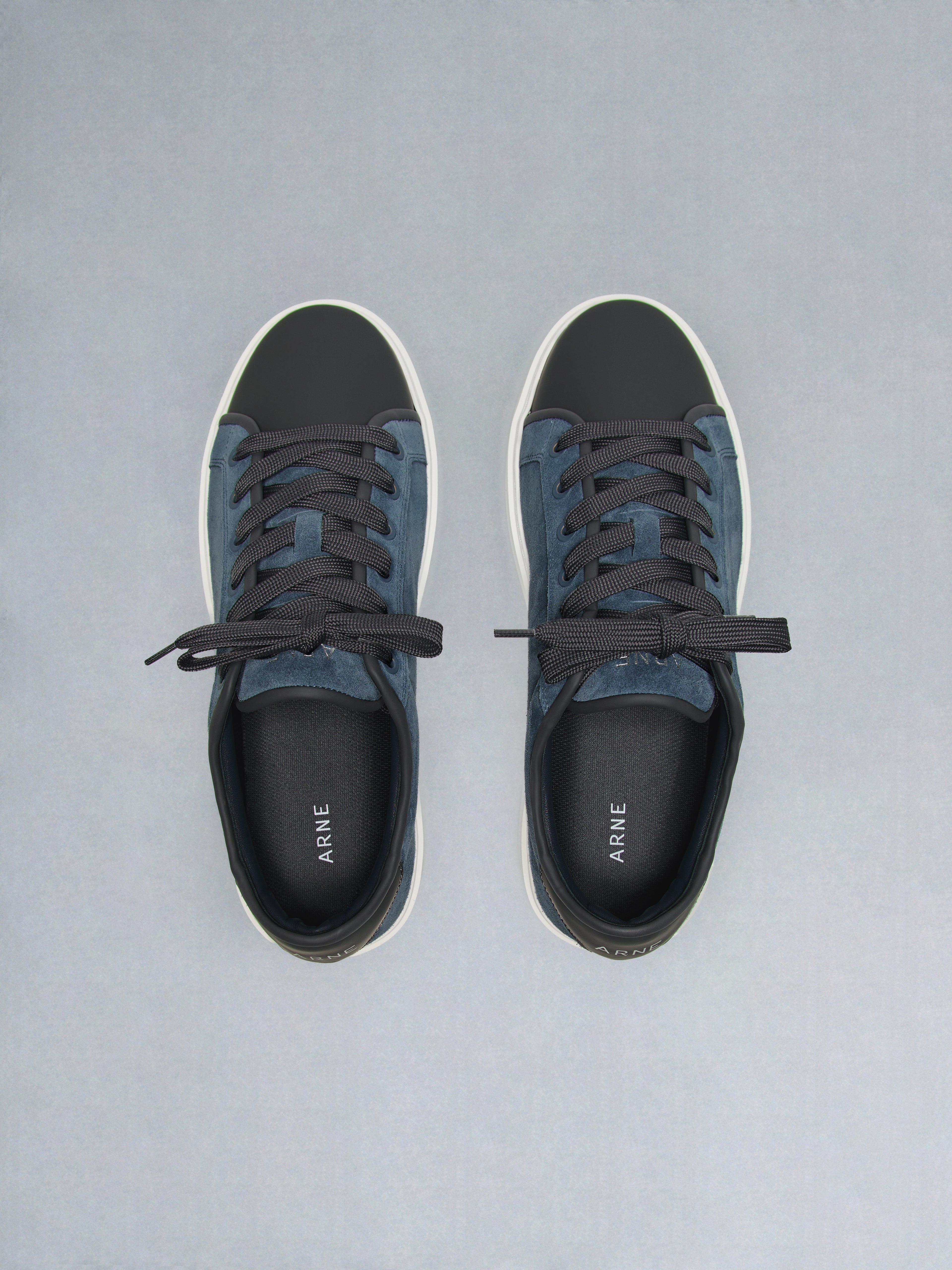 Mens Mid Leather Toe Cap Trainer in Air Force Blue