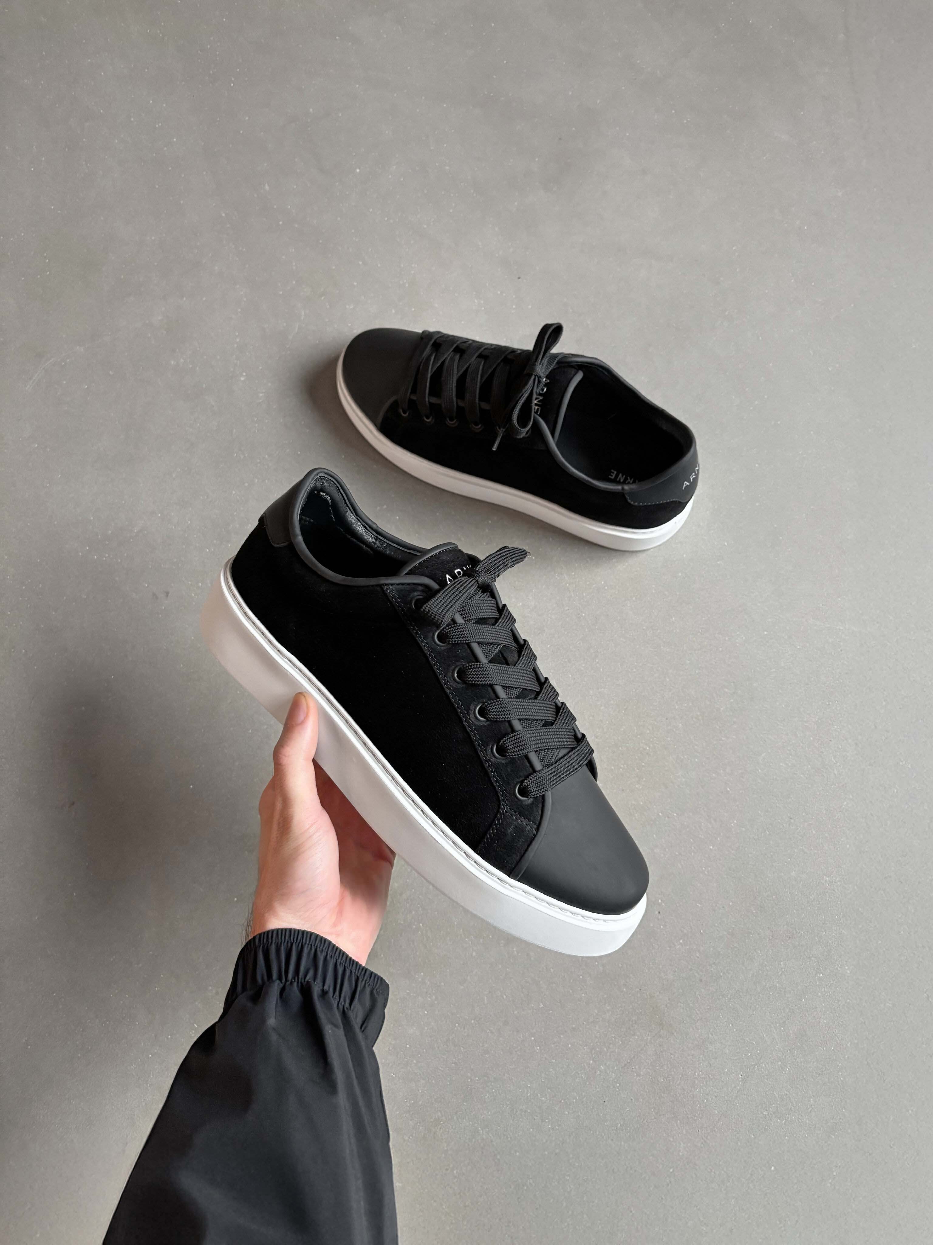 Mens Mid Leather Toe Cap Trainer in Black