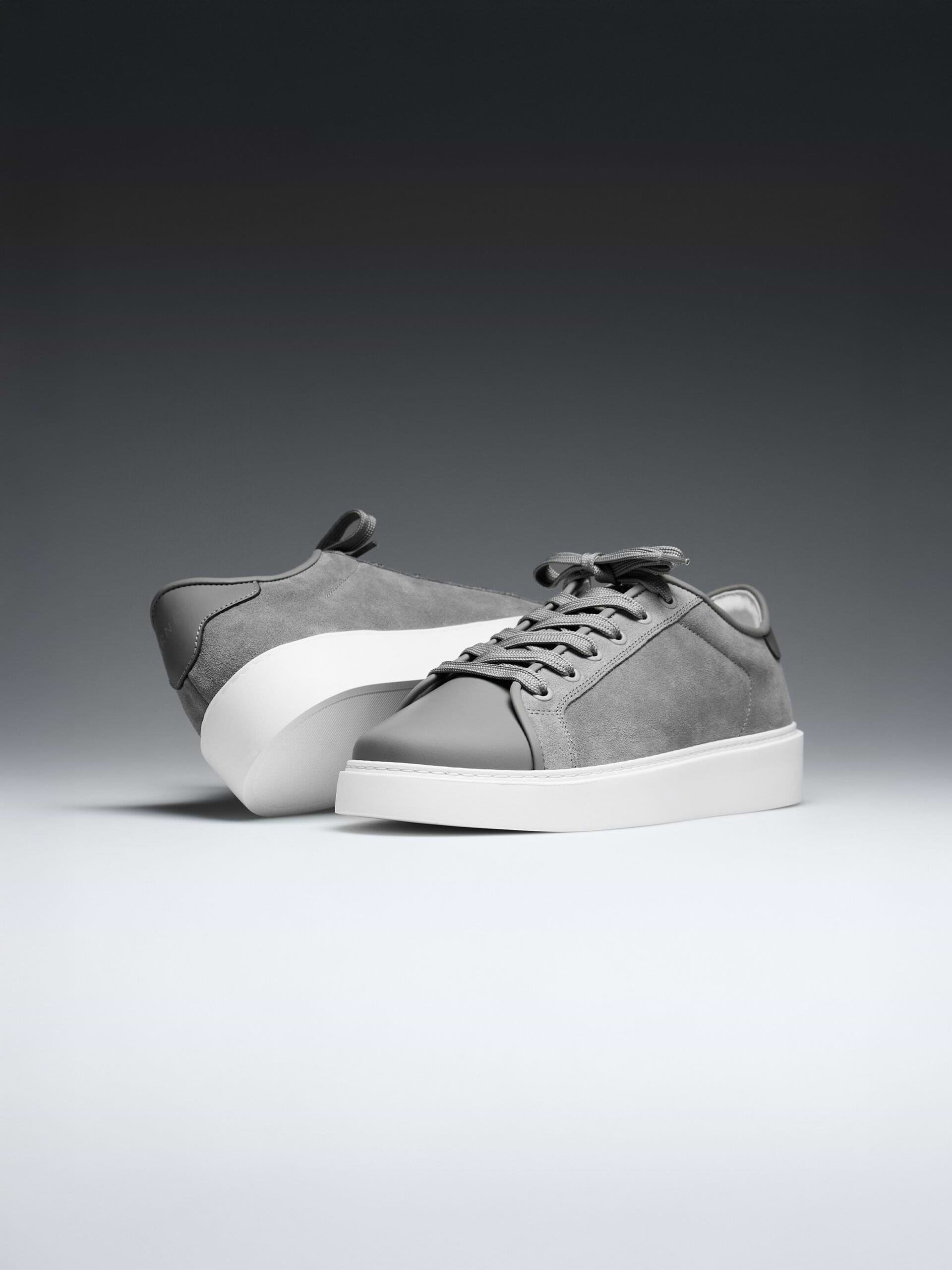 Mens Mid Leather Toe Cap Trainer in Grey