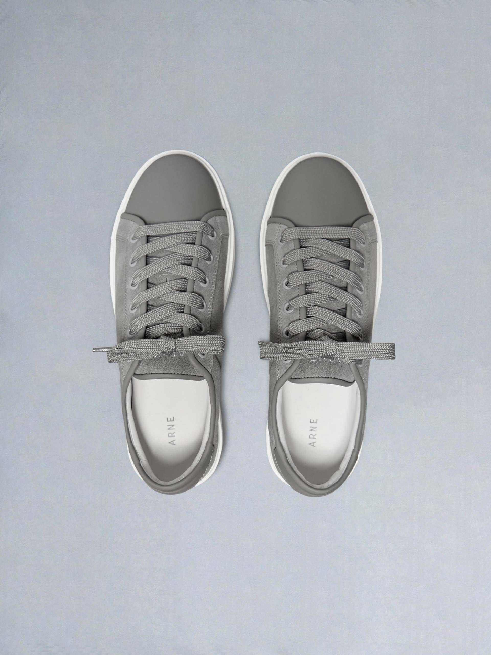 Mens Mid Leather Toe Cap Trainer in Grey