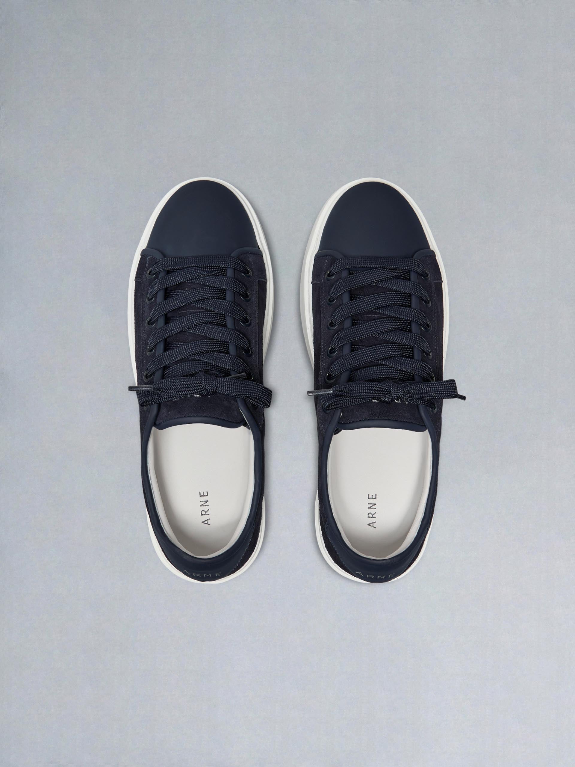 Mens Mid Leather Toe Cap Trainer in Navy