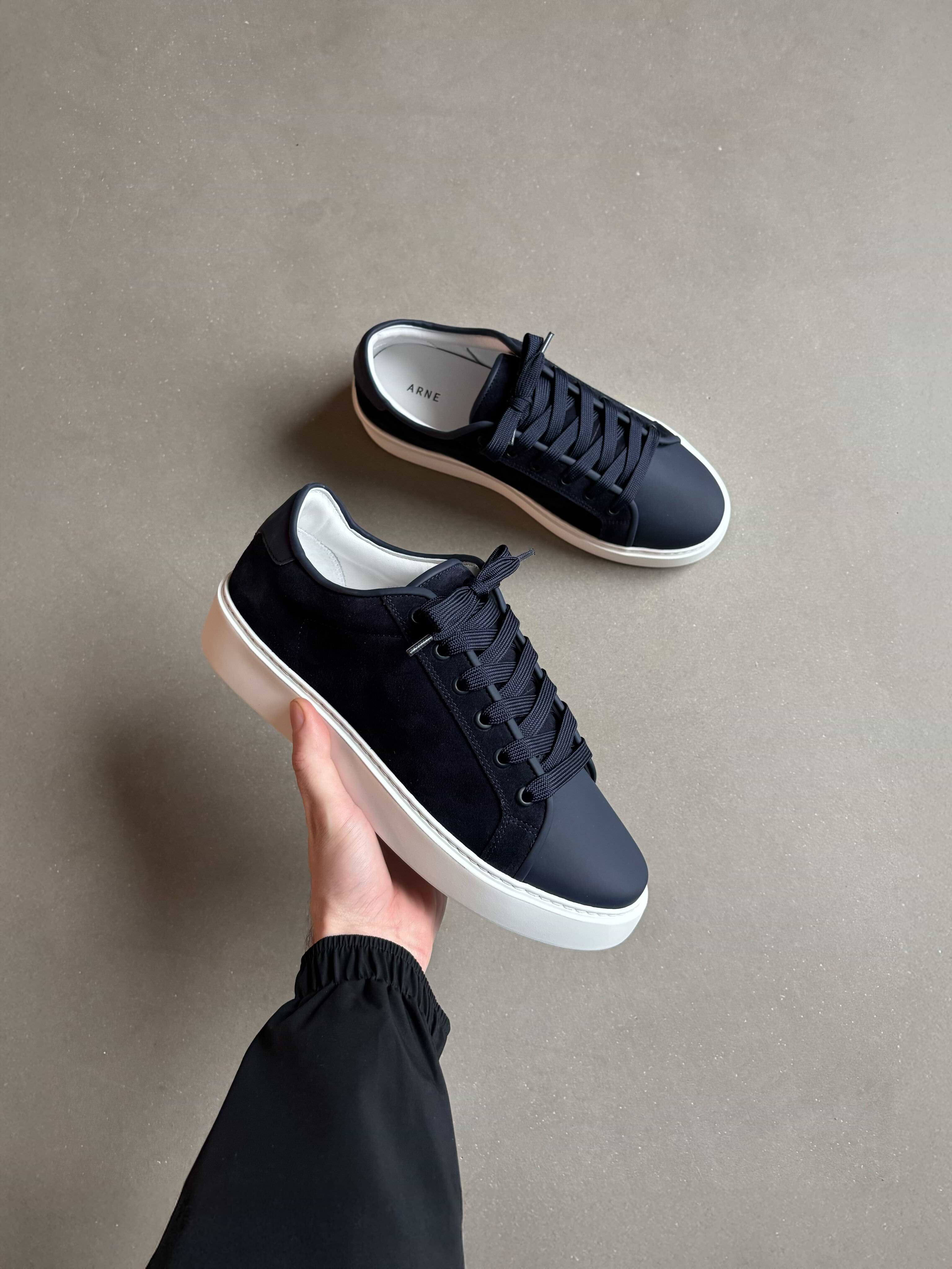Mid Leather Toe Cap Trainer in Navy