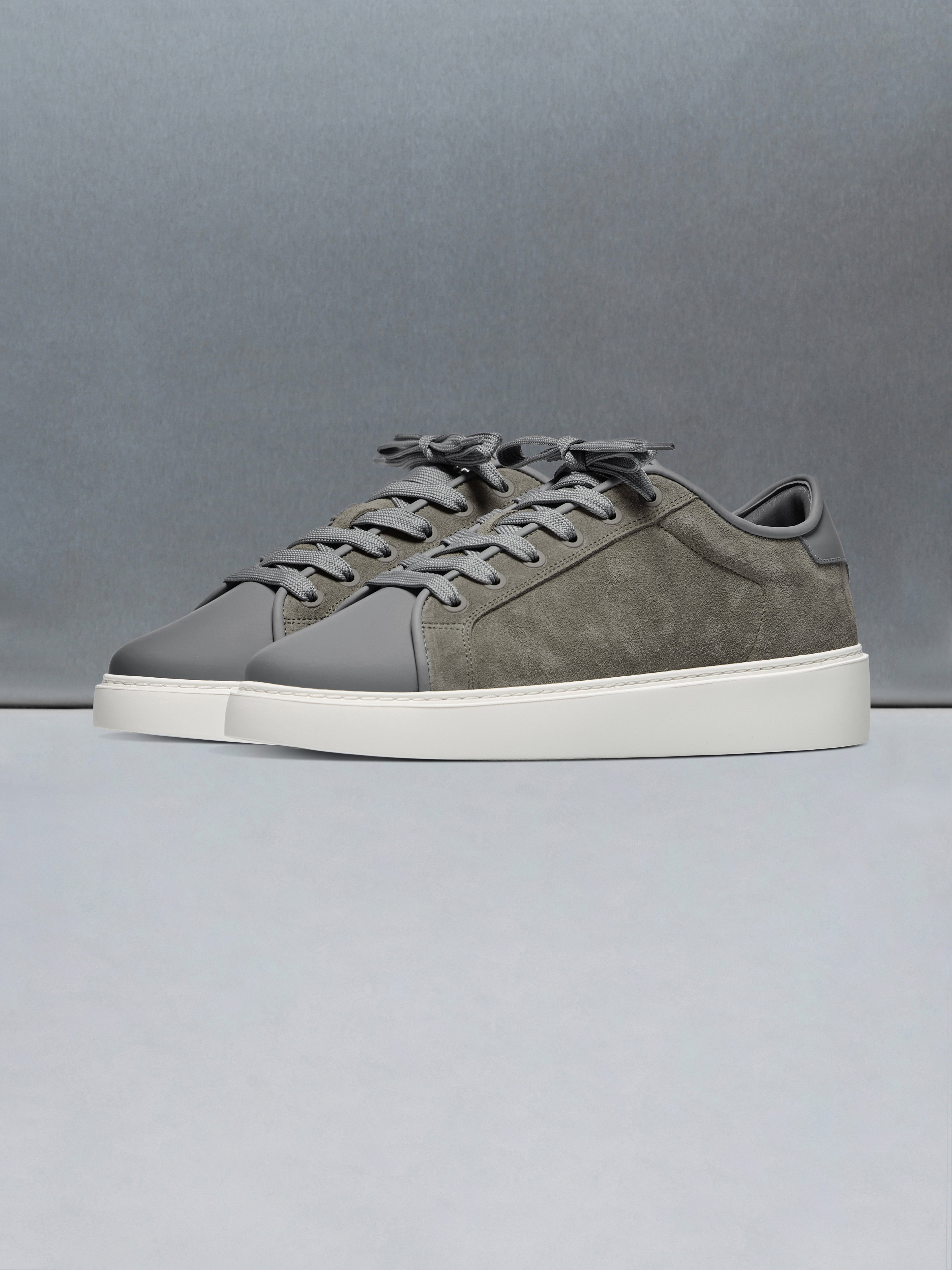 Mens Mid Leather Toe Cap Trainer in Sage Green