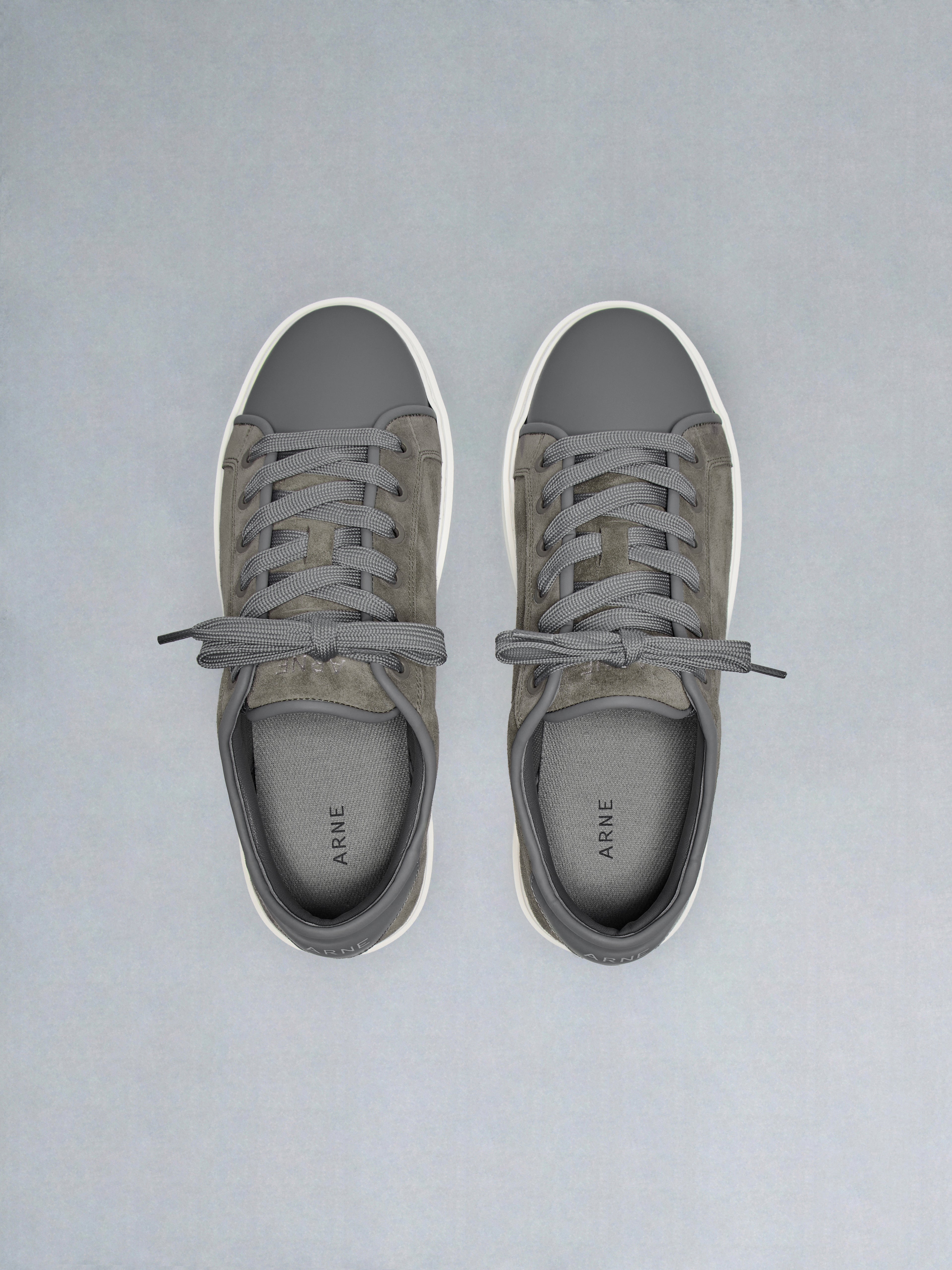 Mens Mid Leather Toe Cap Trainer in Sage Green
