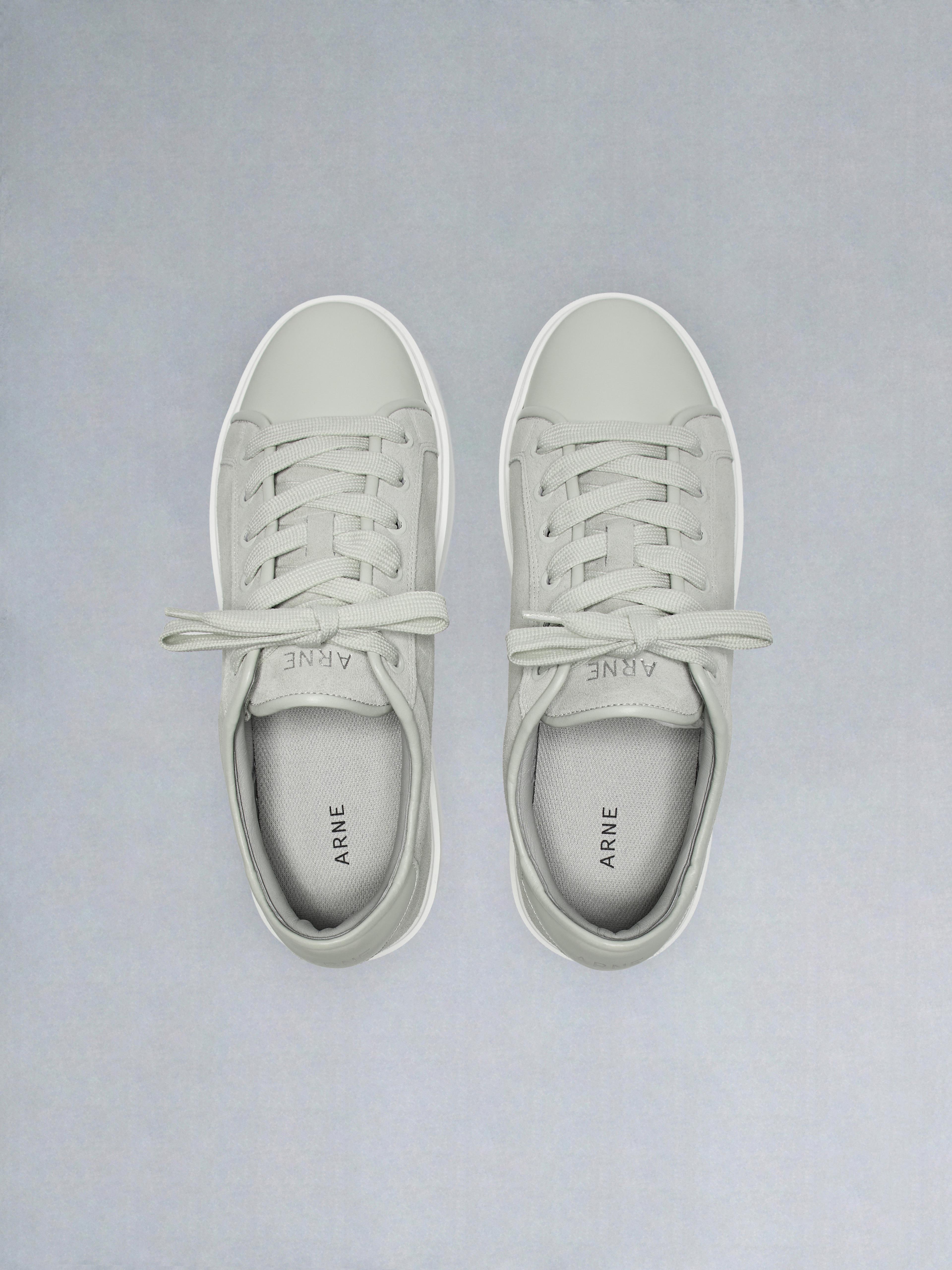 Mens Mid Leather Toe Cap Trainer in Stone