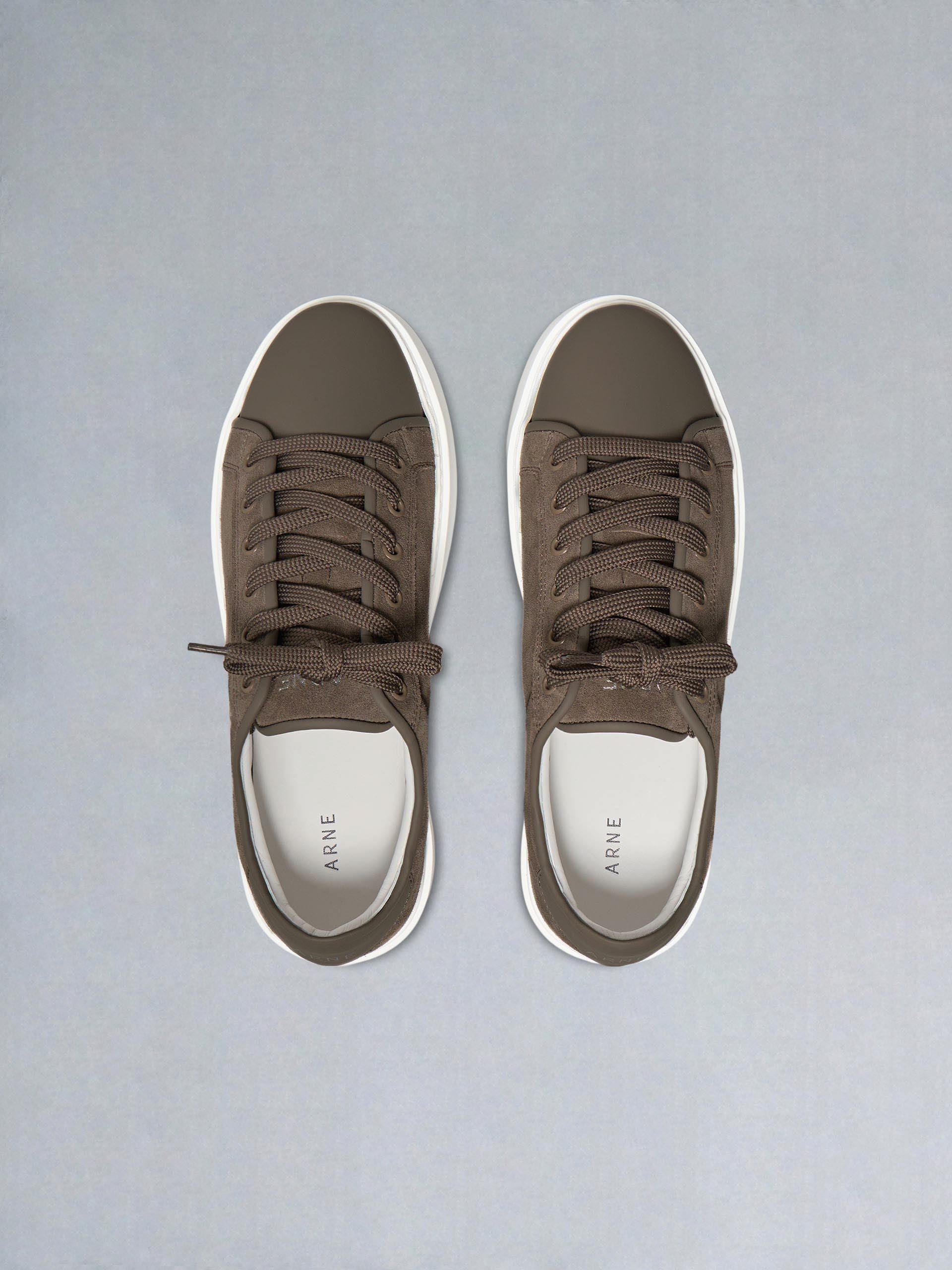 Mens Mid Leather Toe Cap Trainer in Taupe