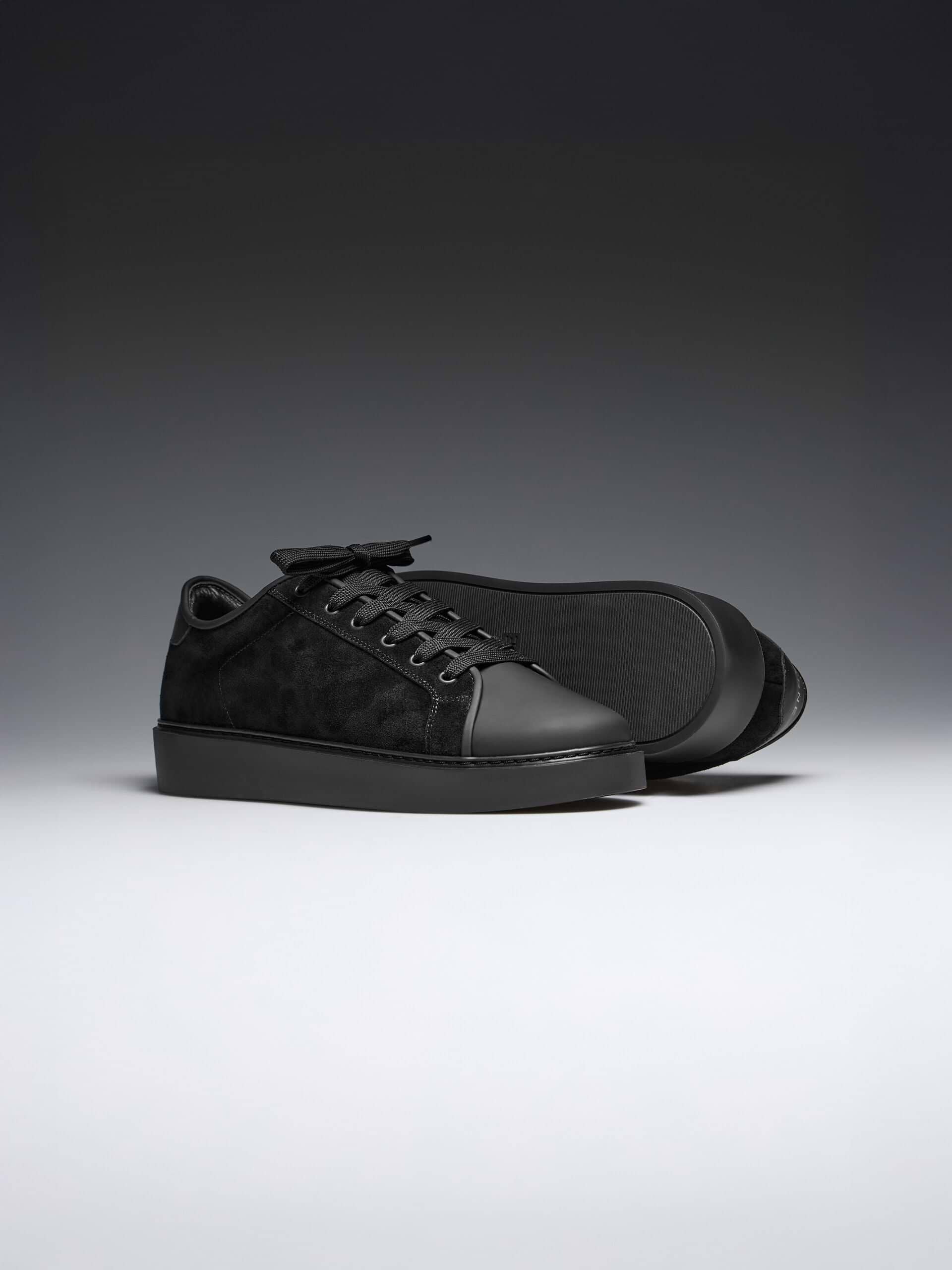 Mens Mid Leather Toe Cap Trainer in Triple Black