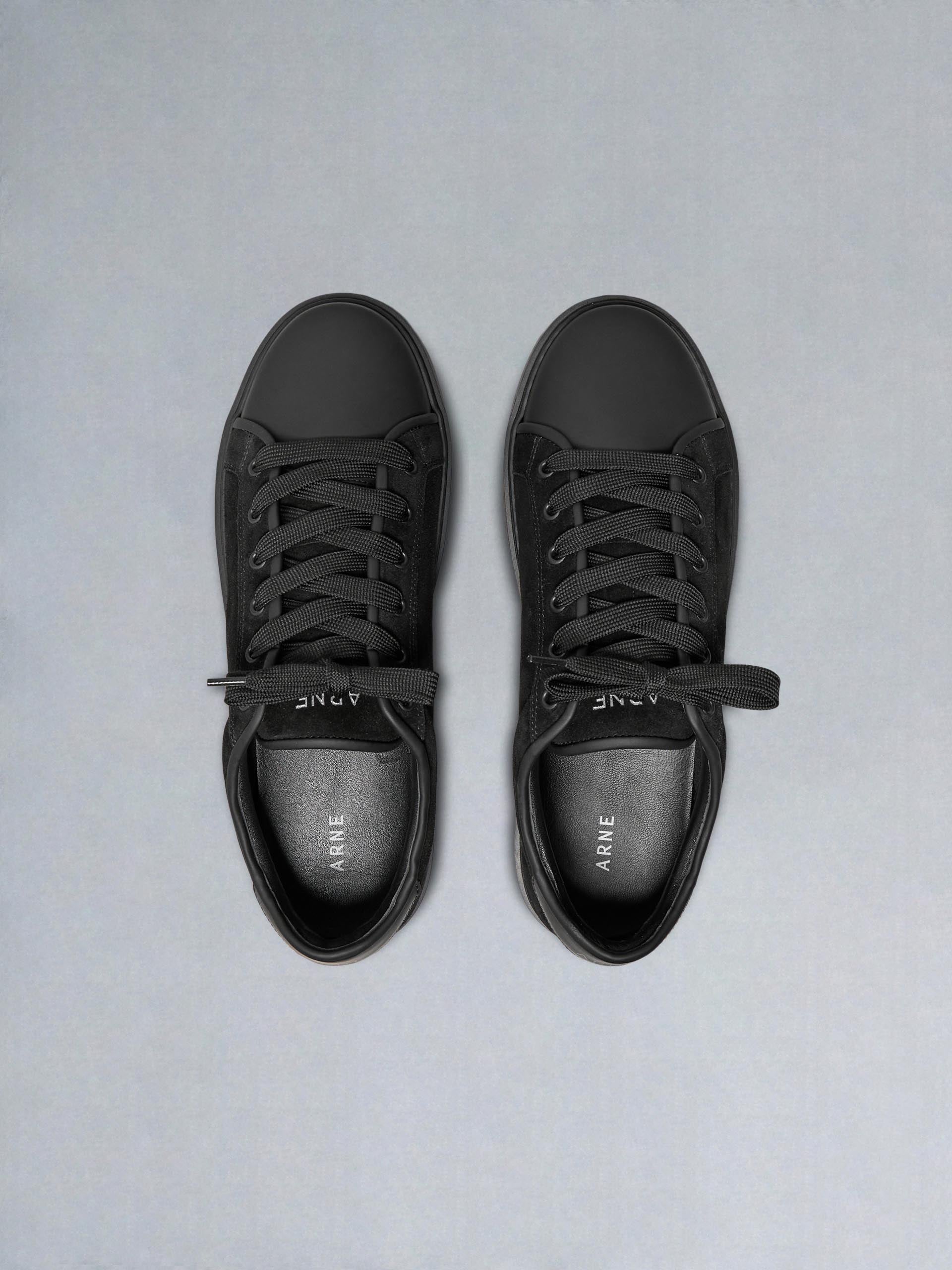 Mens Mid Leather Toe Cap Trainer in Triple Black