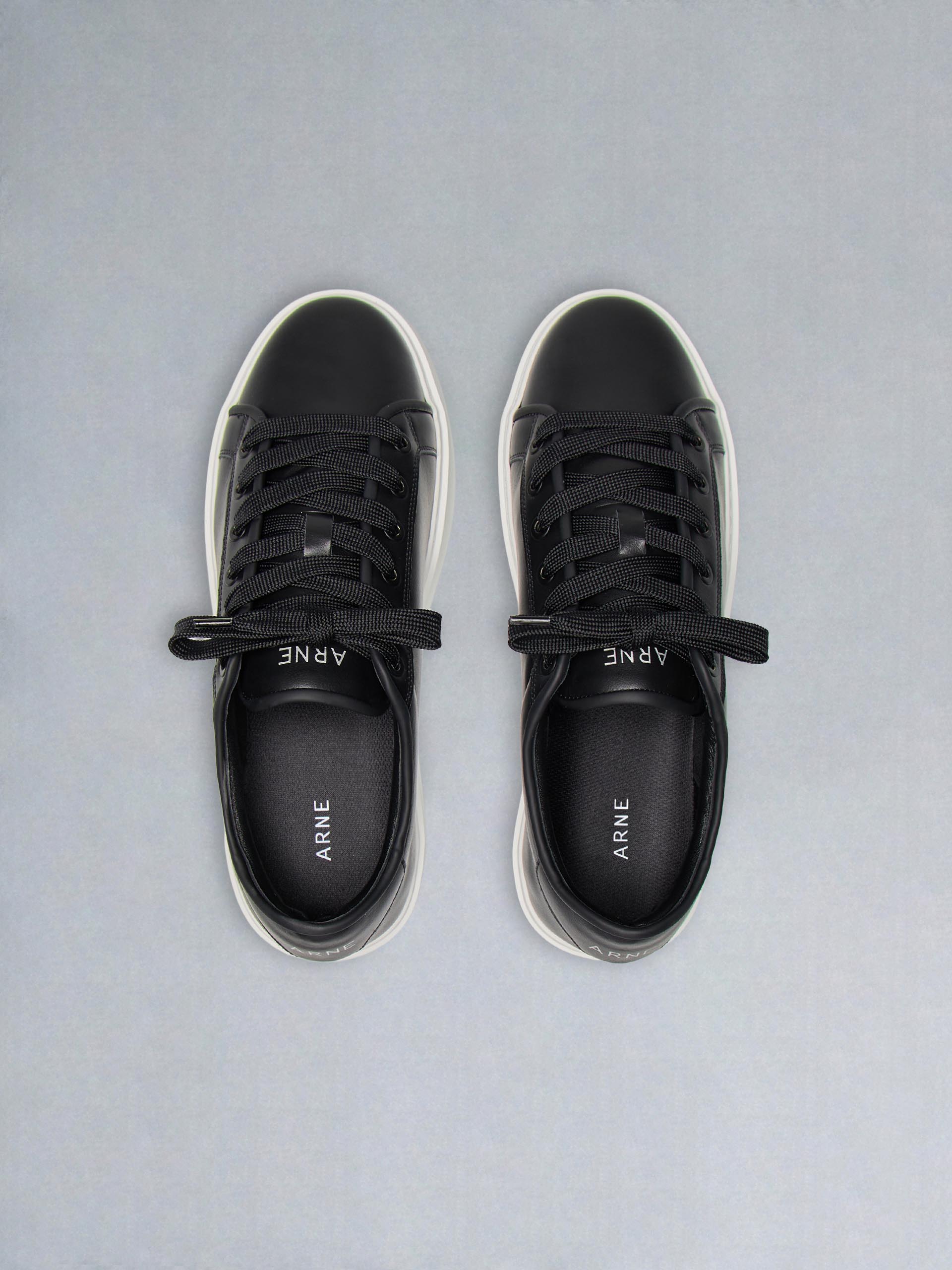Mens Mid Leather Trainer in Black