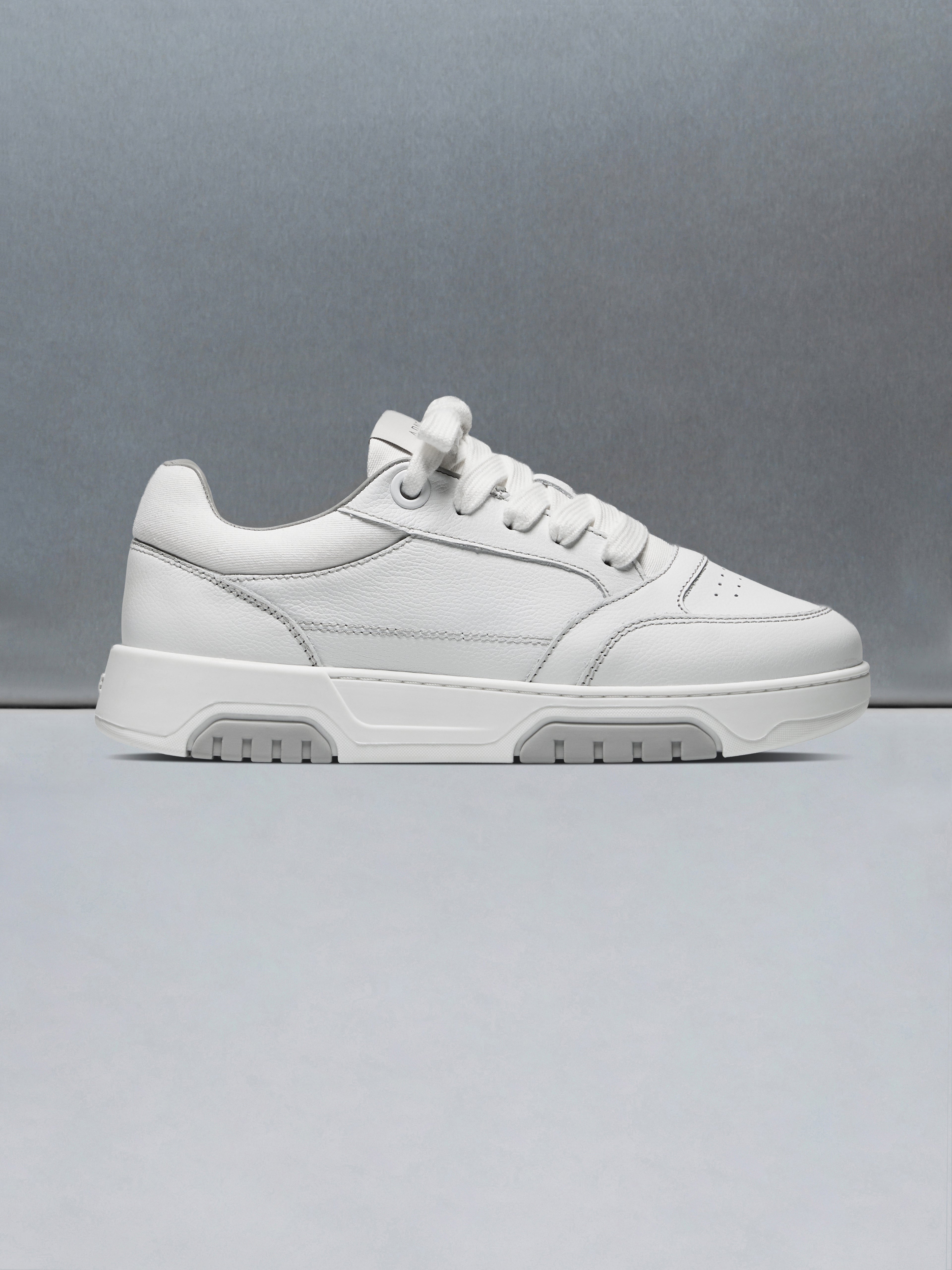 Mens Nova Trainer in Triple White