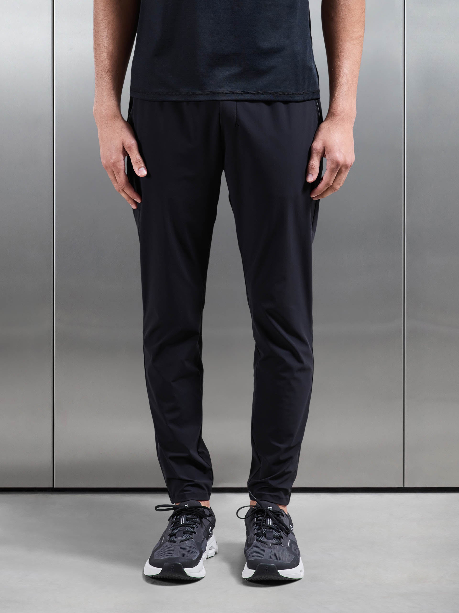 Mens Pace Trackpant in Black