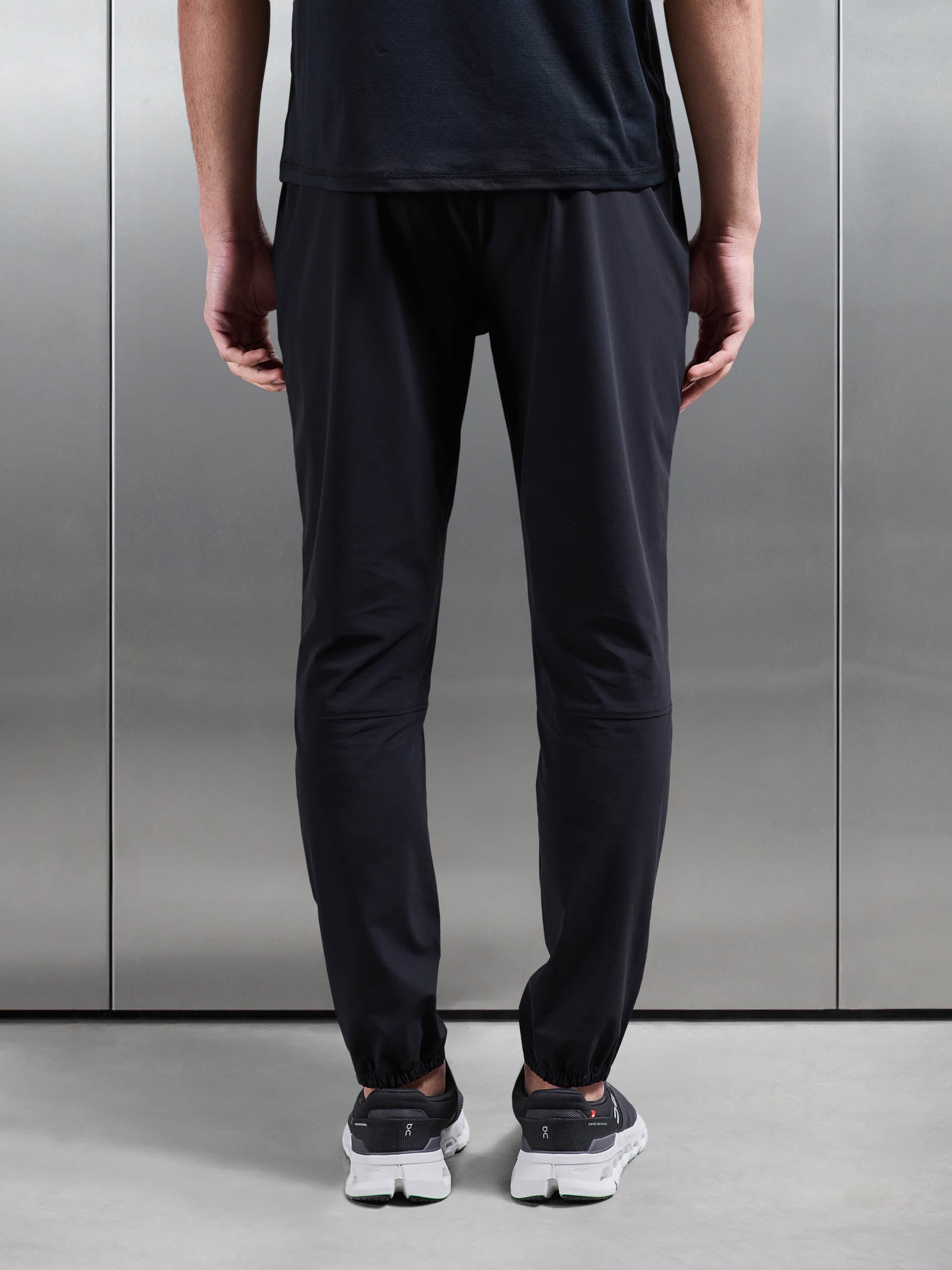 Mens Pace Trackpant in Black