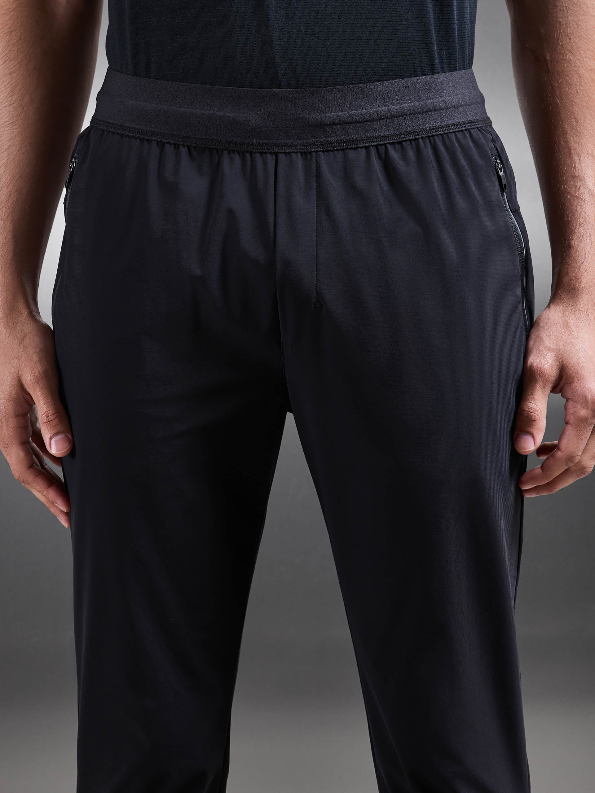 Mens Pace Trackpant in Black