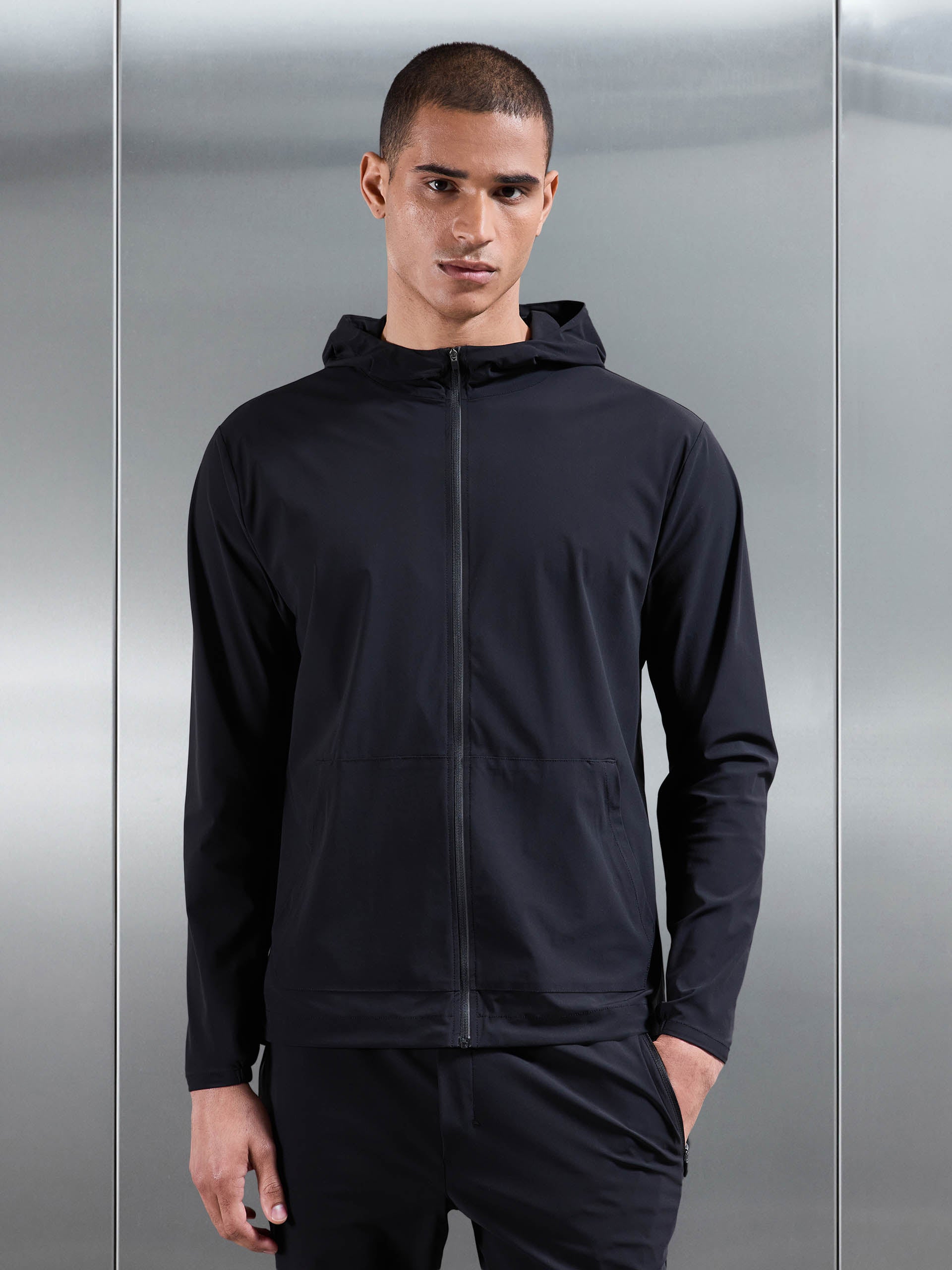 Mens Pace Windbreaker in Black