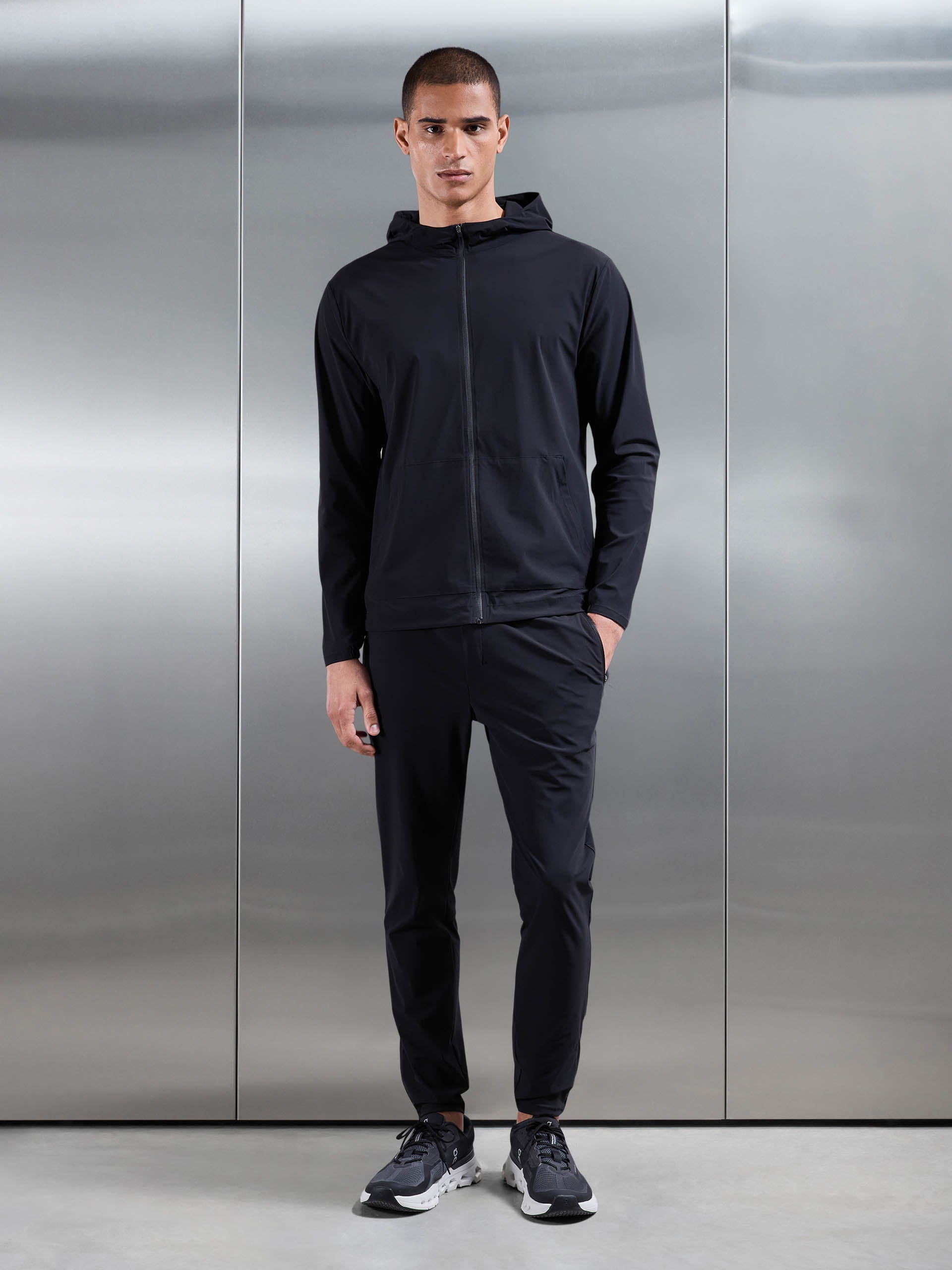 Mens Pace Windbreaker in Black