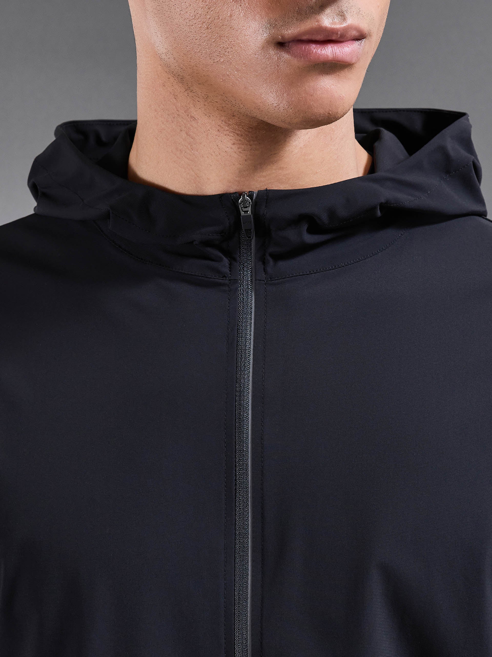 Mens Pace Windbreaker in Black