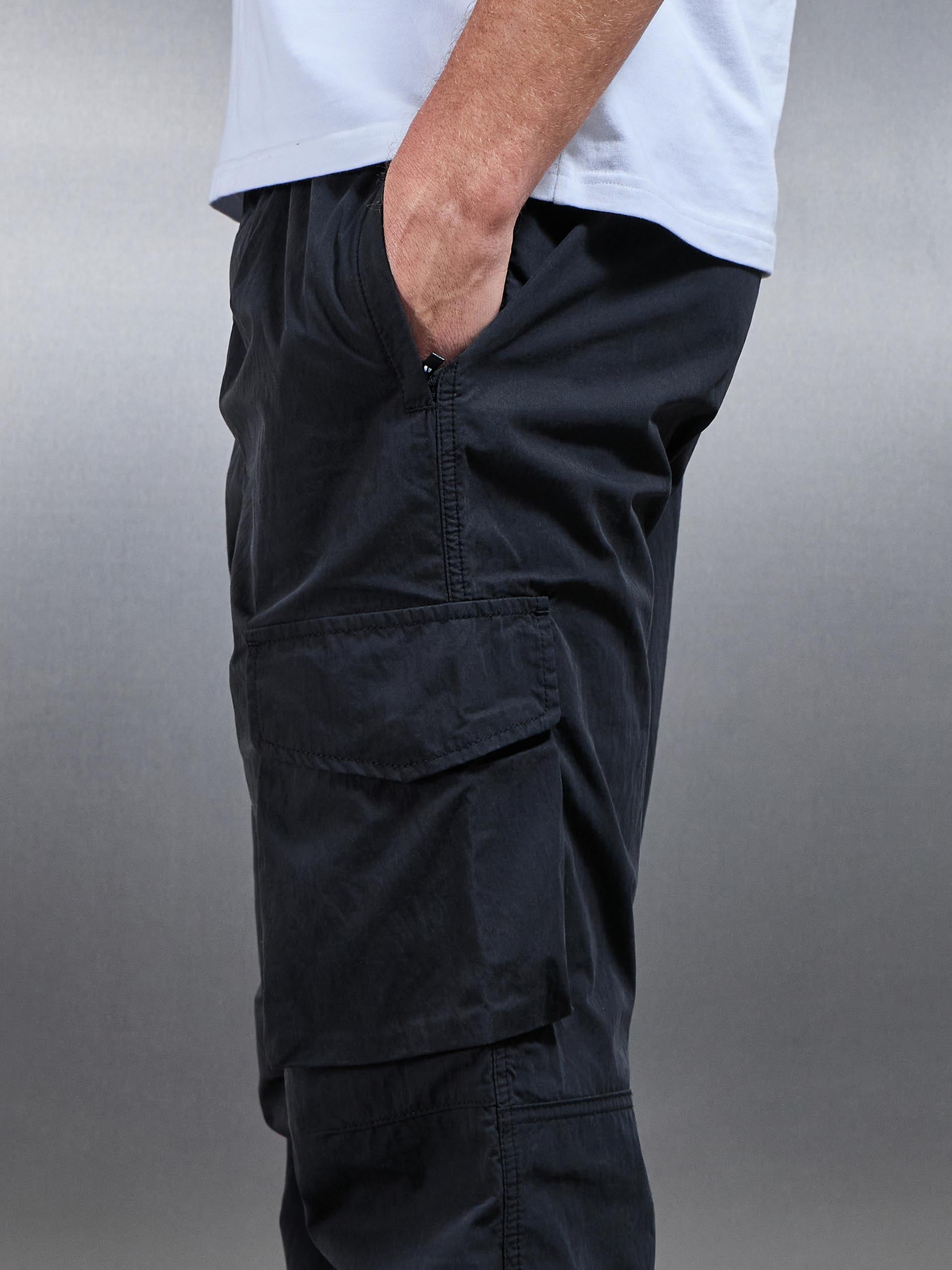 Mens Parachute Cargo Pant in Black