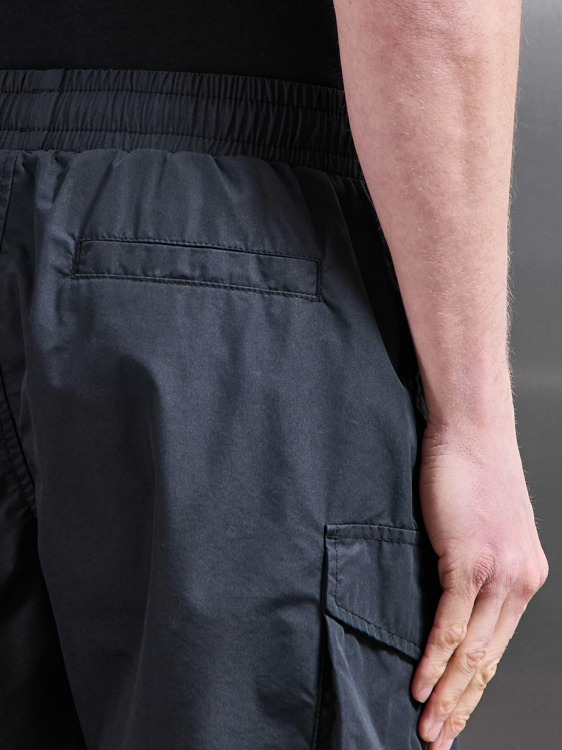 Parachute Cargo Short in Black