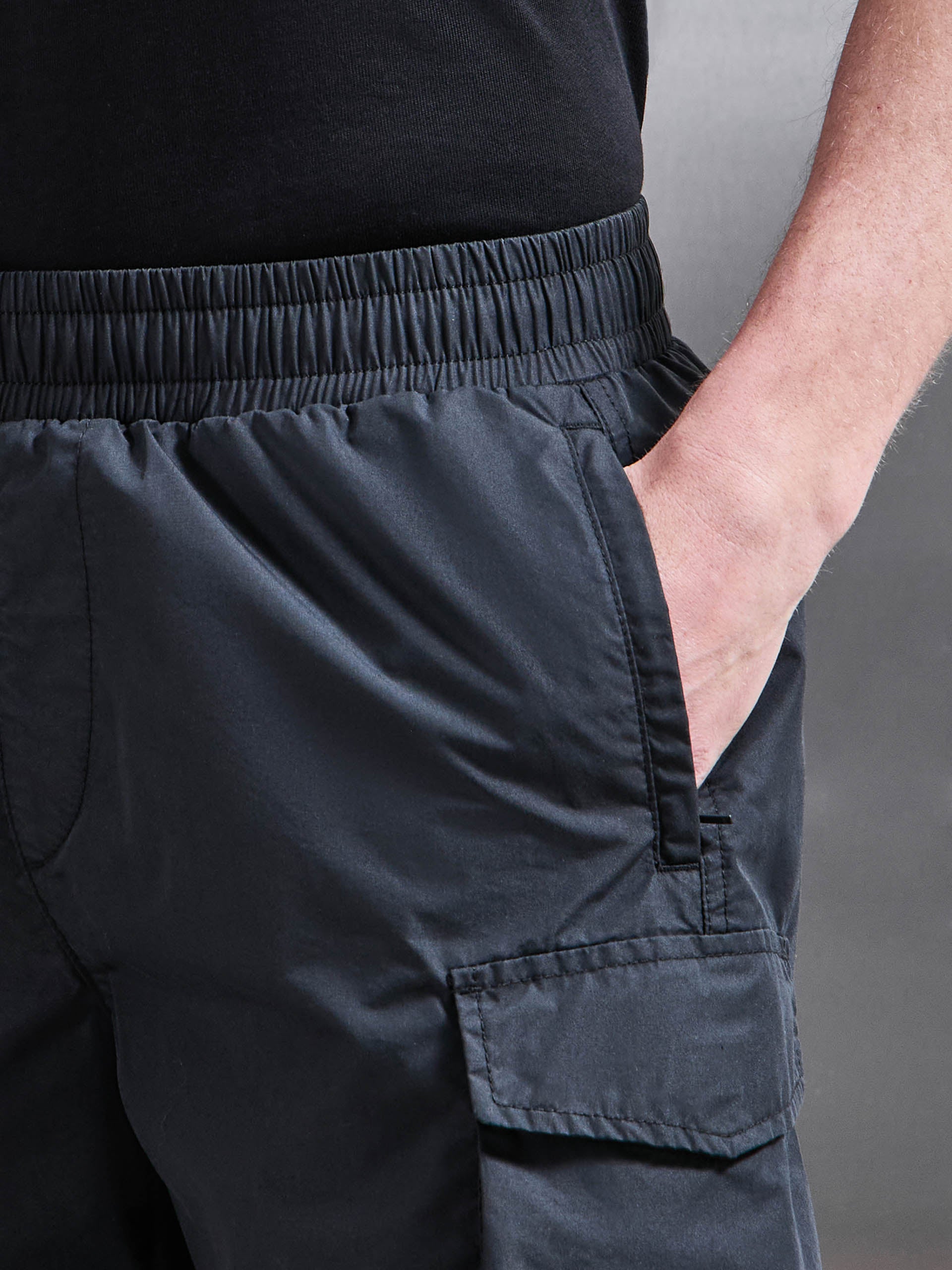 Mens Parachute Cargo Short in Black