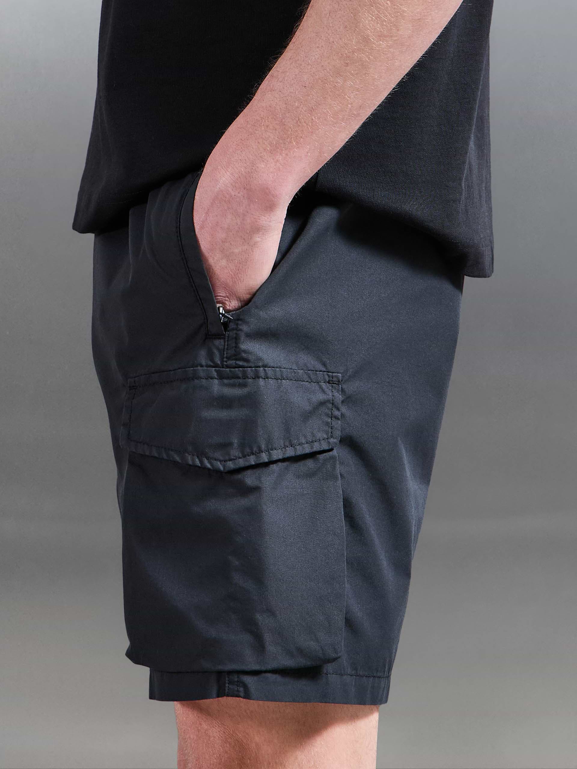 Parachute Cargo Short in Black