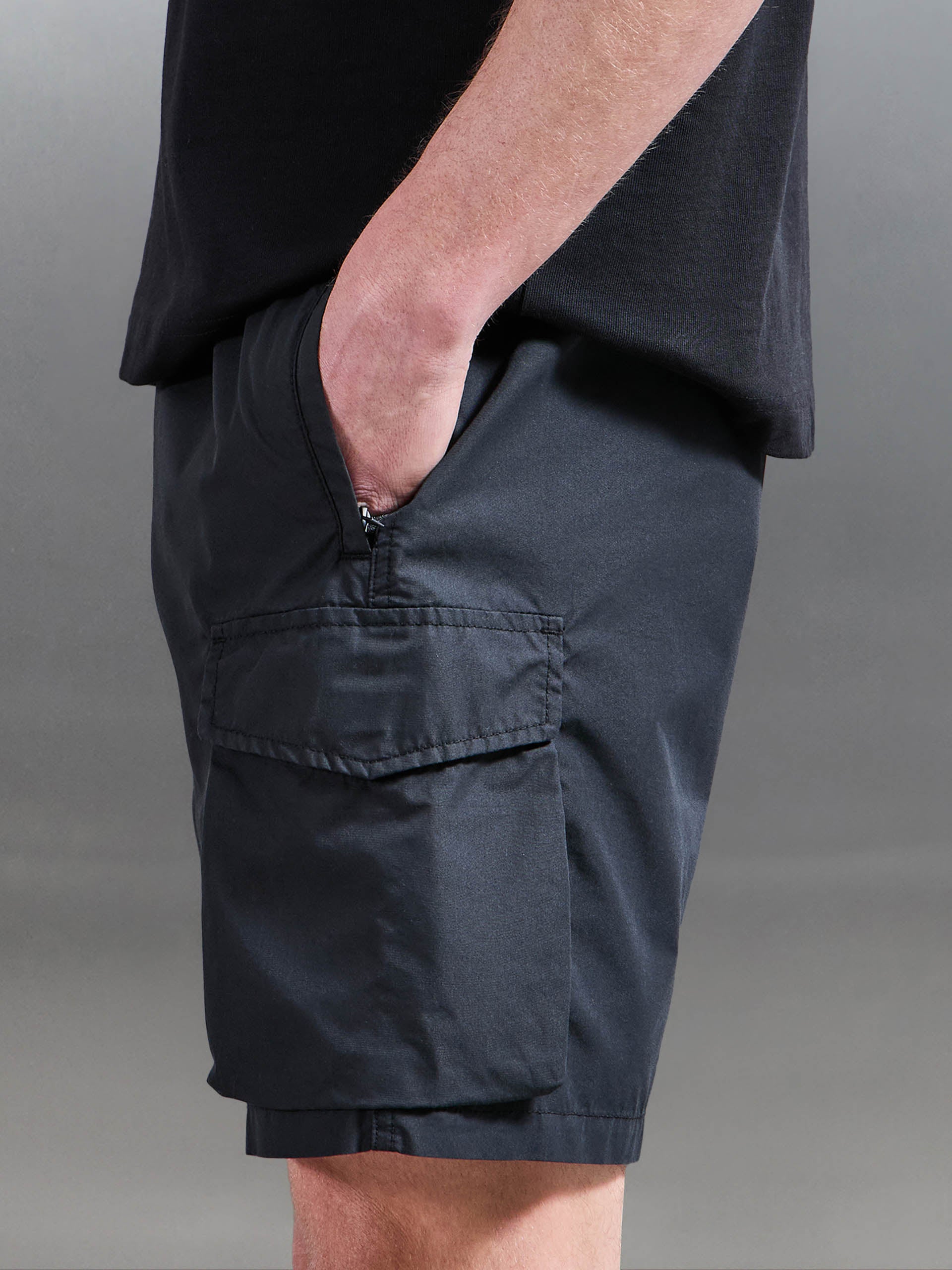 Mens Parachute Cargo Short in Black