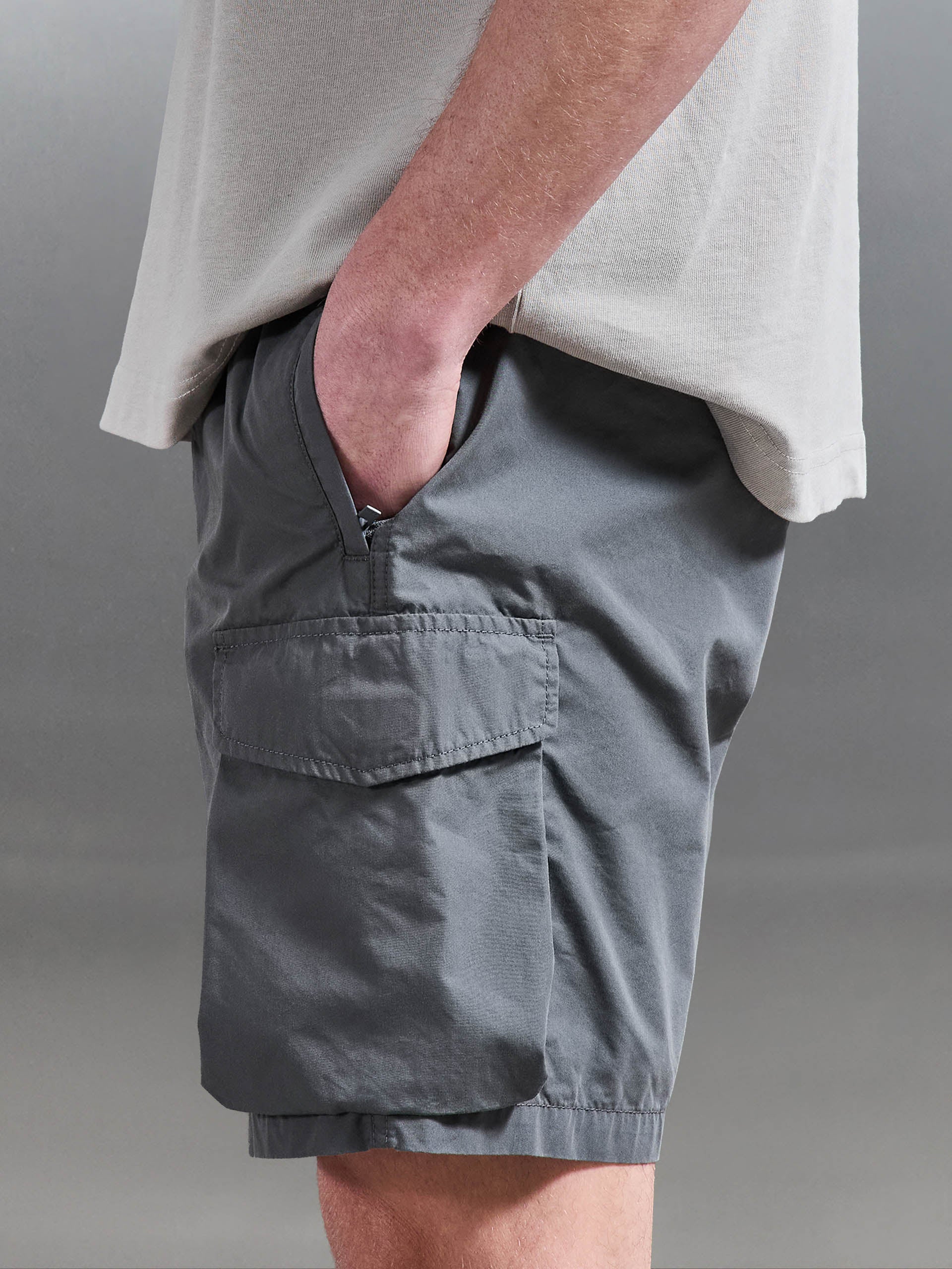Mens Parachute Cargo Short in Grey