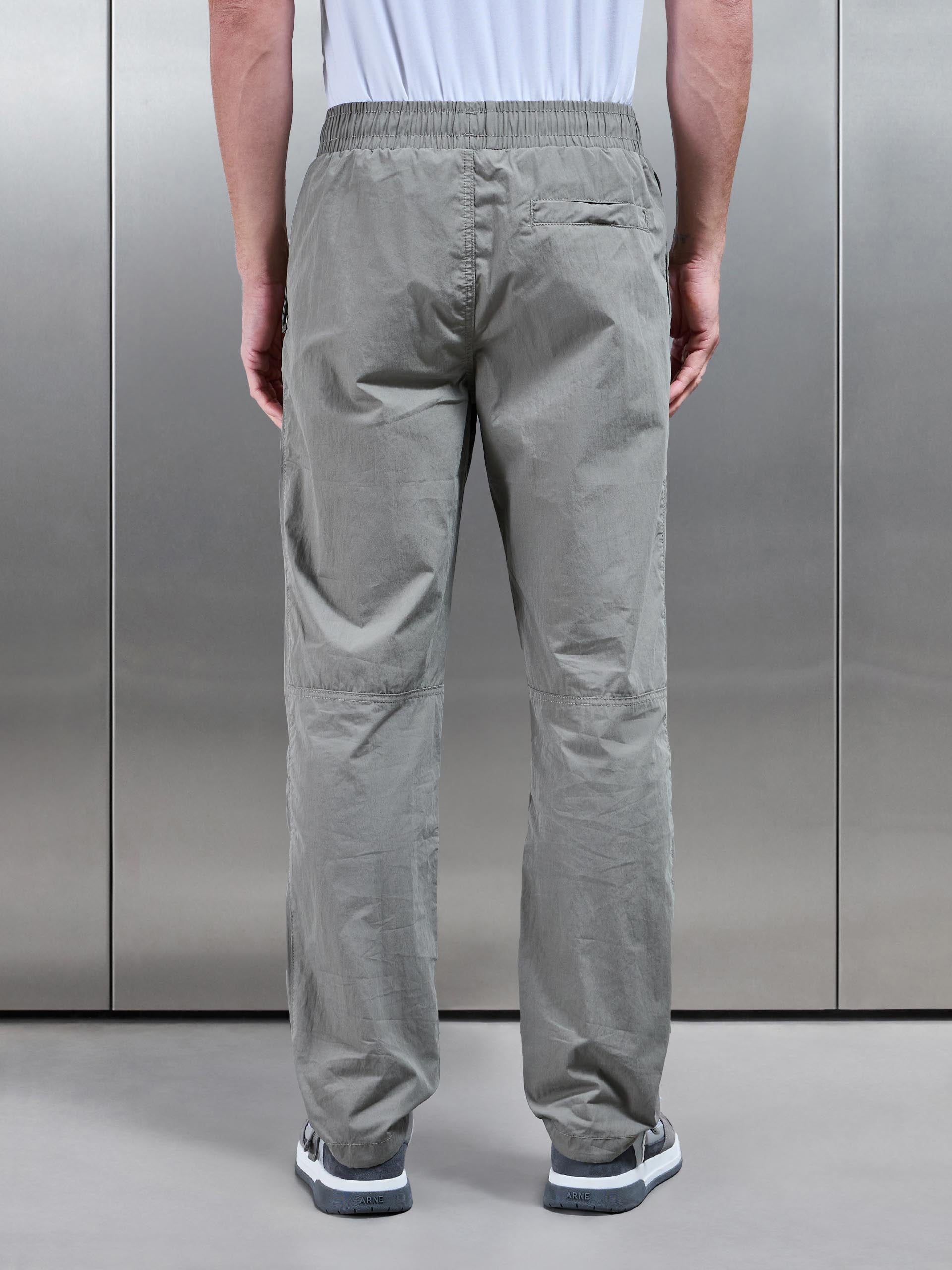 Mens Parachute Pant in Olive