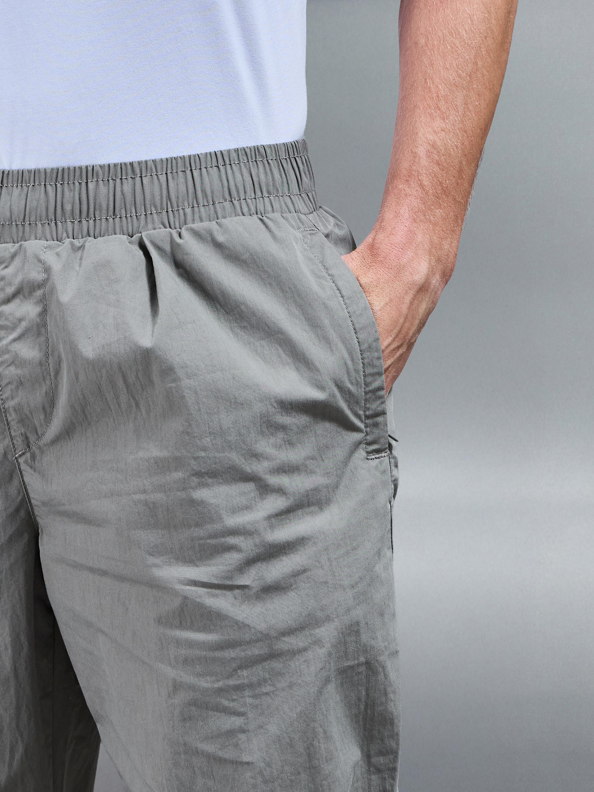 Mens Parachute Pant in Olive