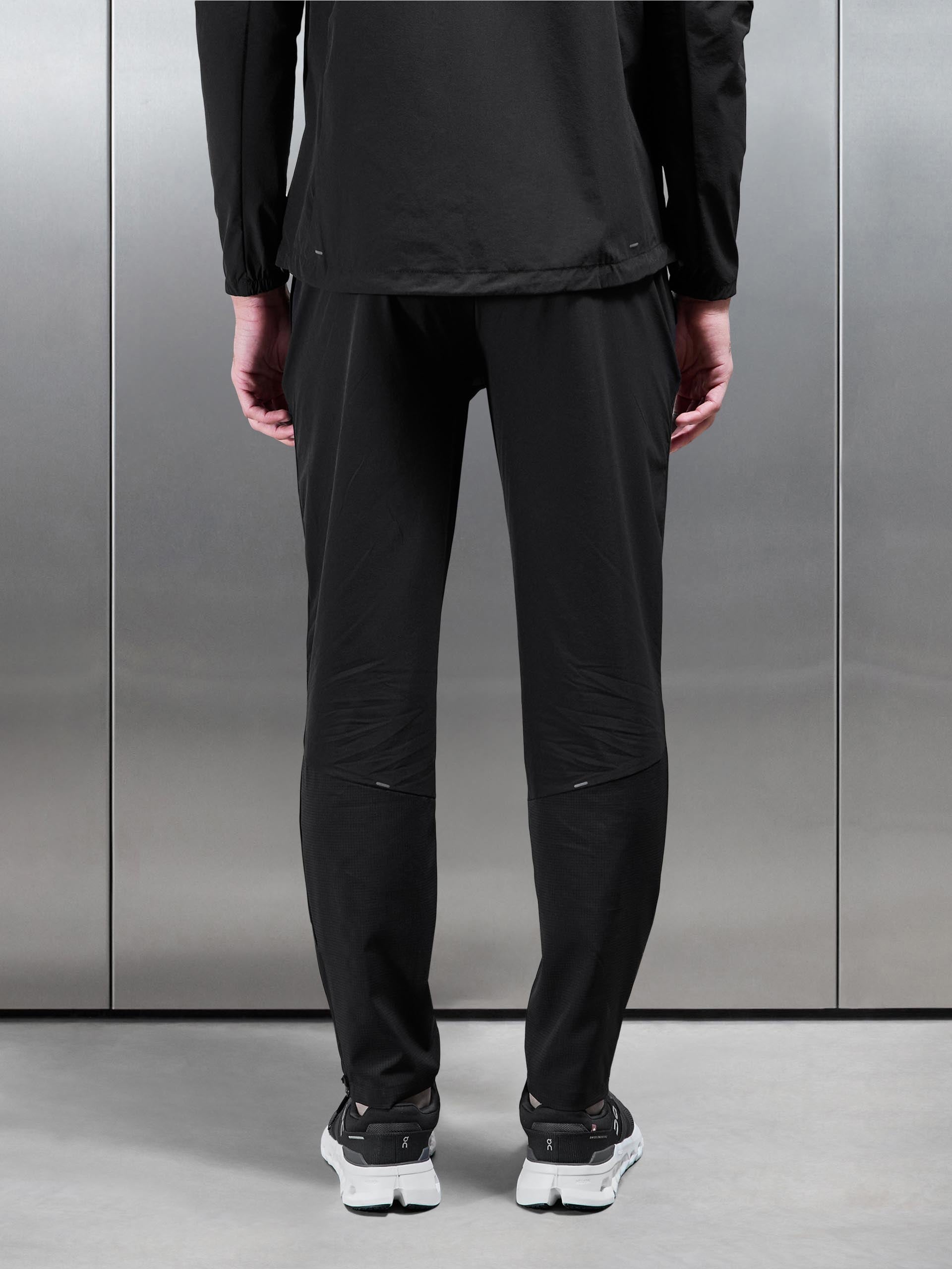 Mens Performance Trackpant in Black