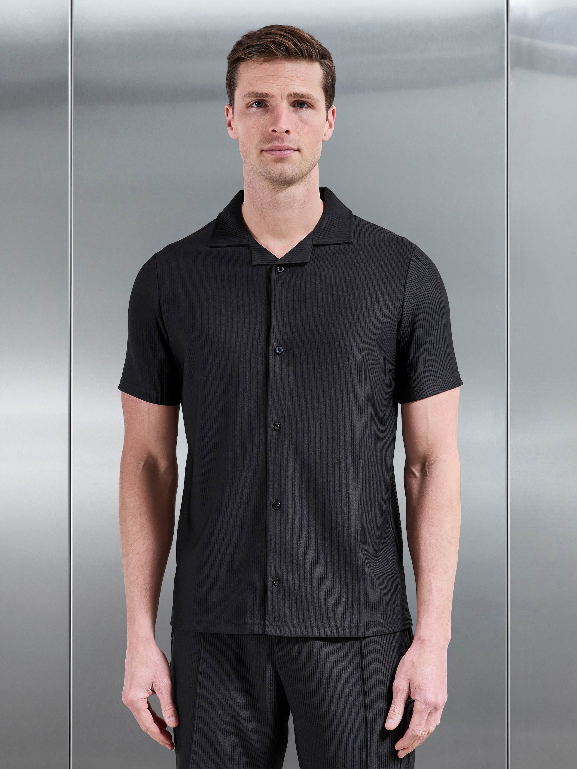 Mens Pleated Revere Collar Shirt in Black