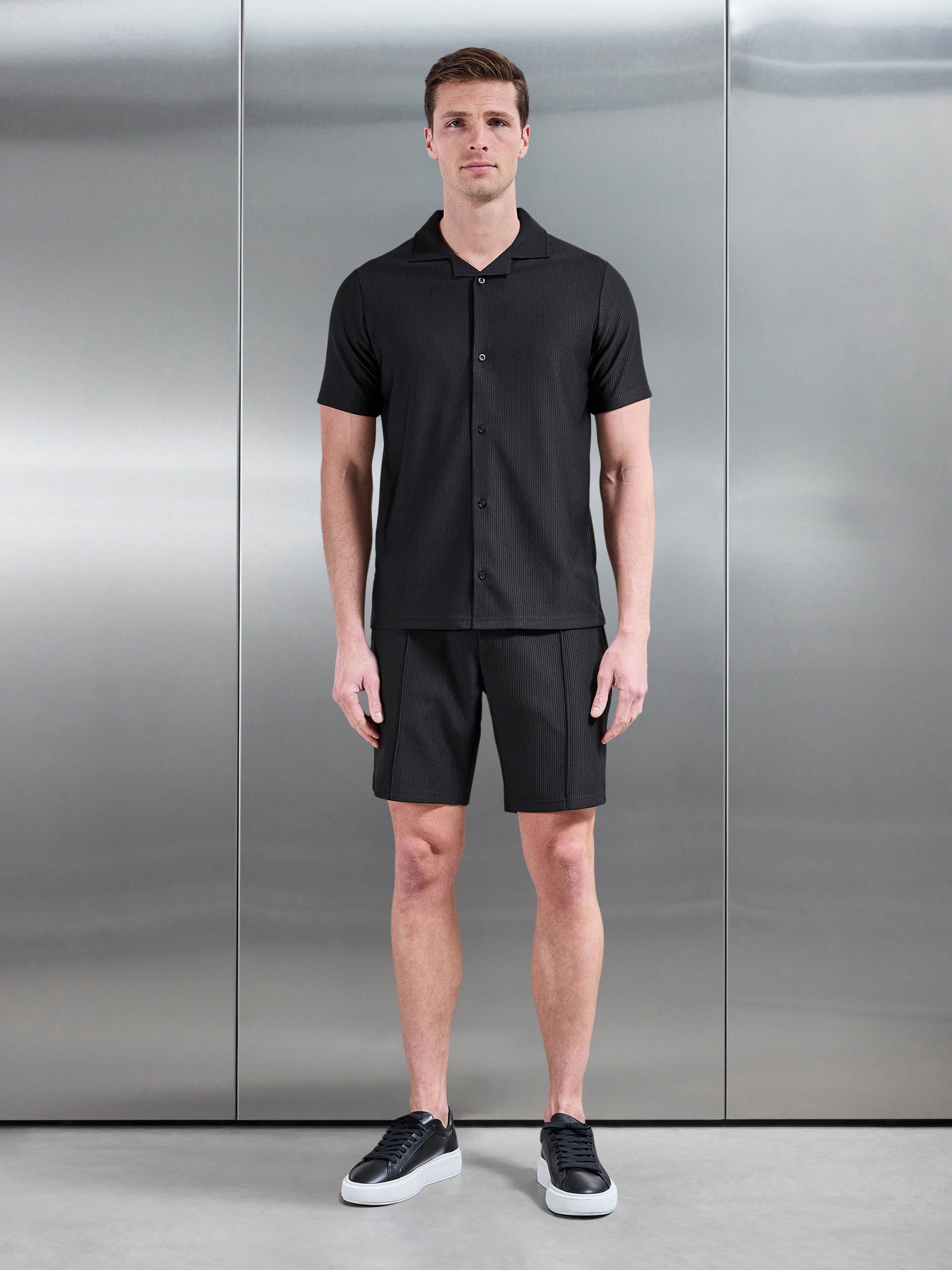Mens Pleated Revere Collar Shirt in Black