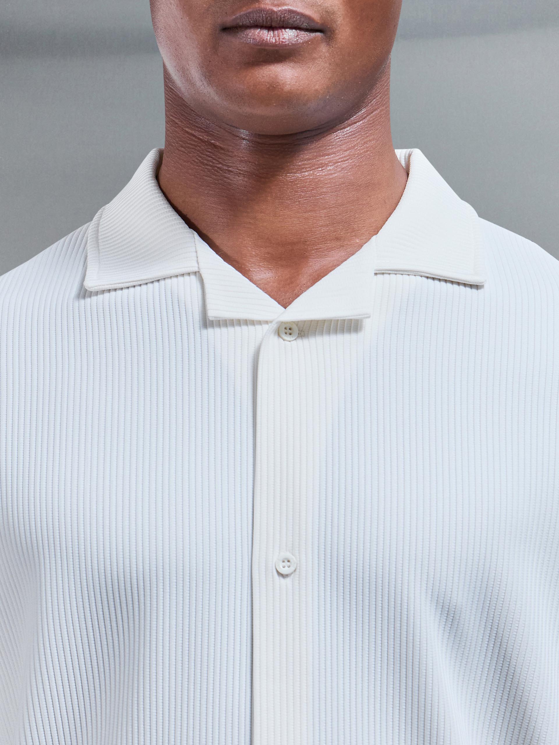 Mens Pleated Revere Collar Shirt in Ecru