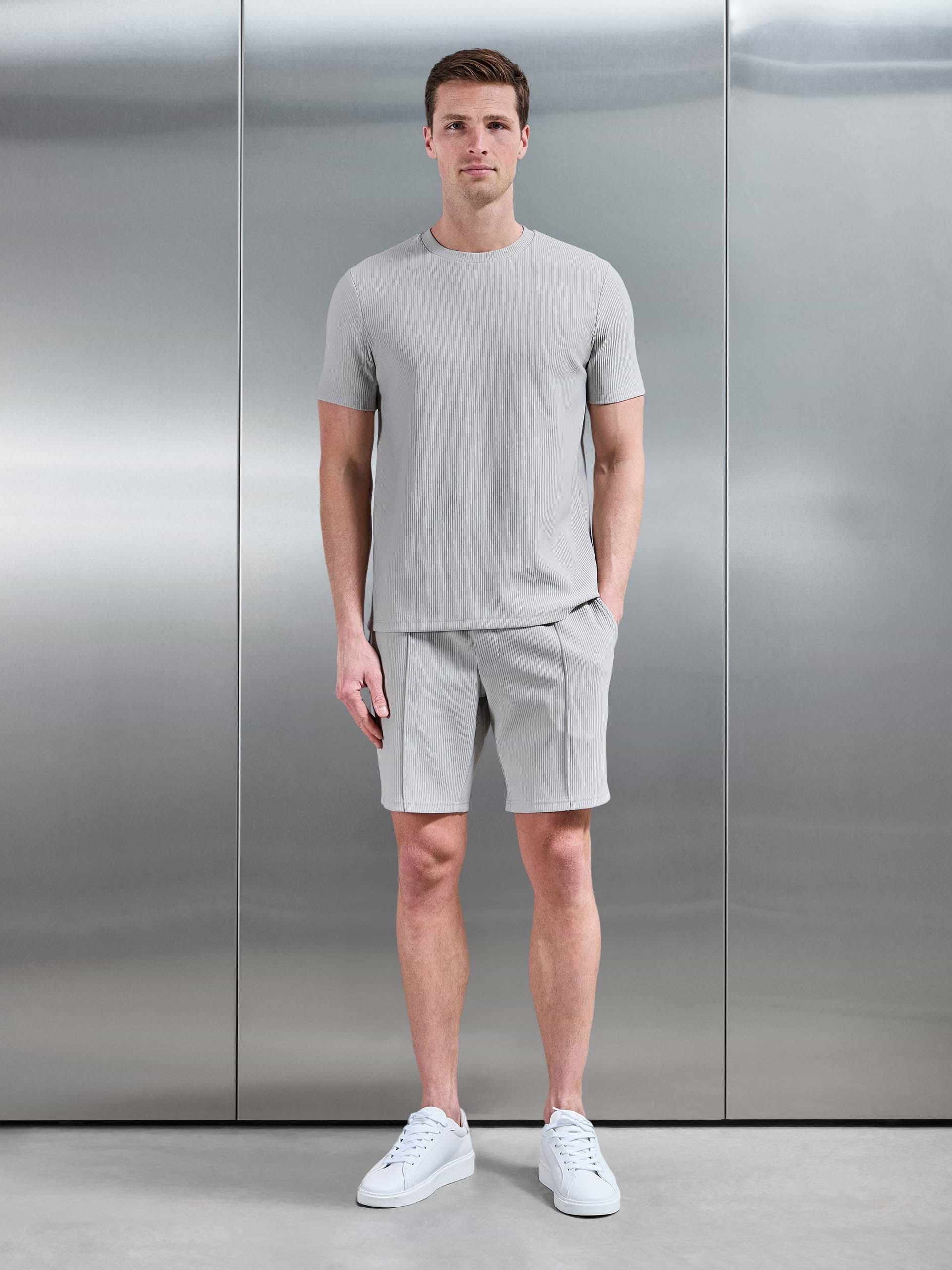Mens Pleated Short in Stone