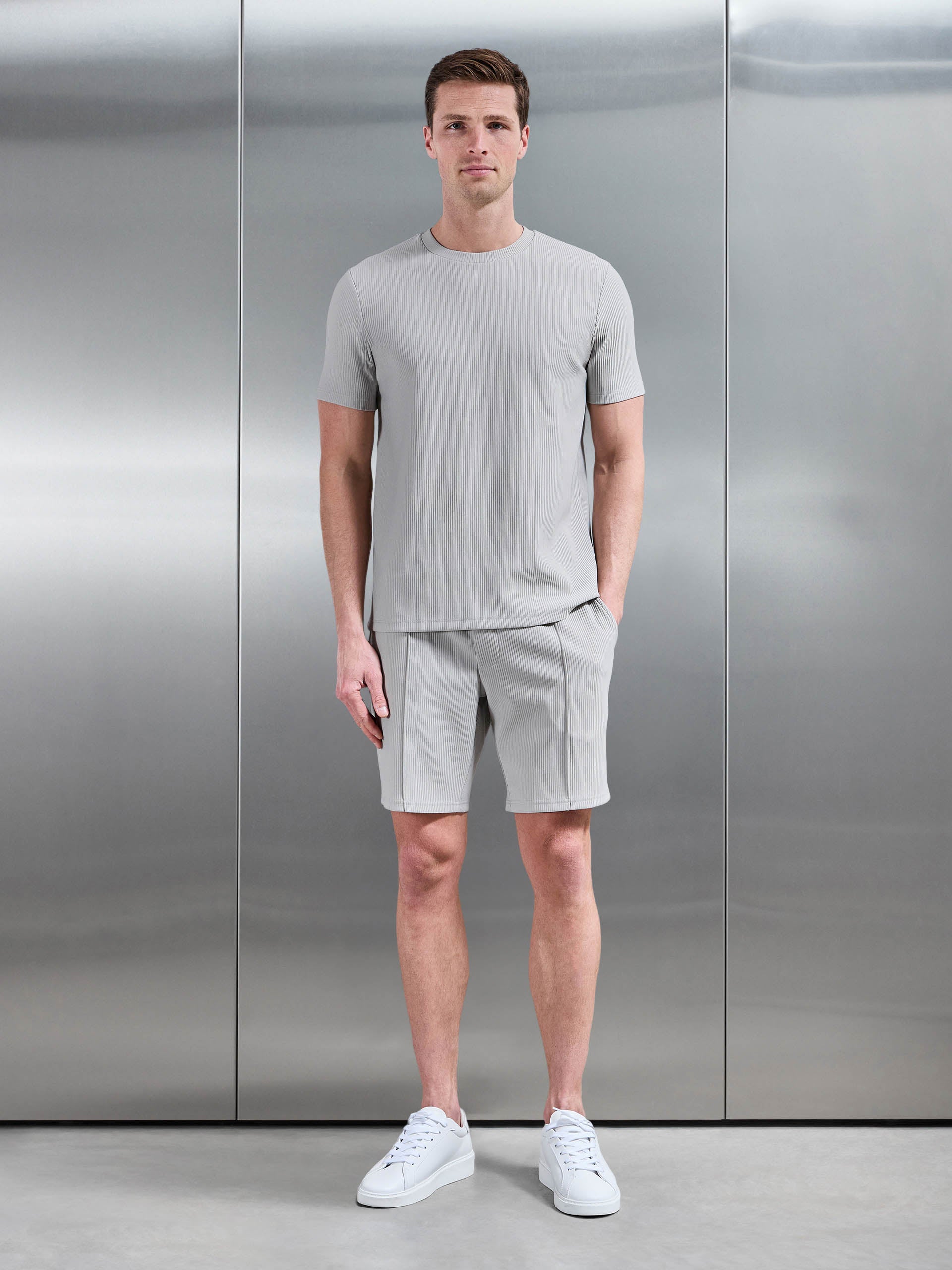 Mens Pleated Short in Stone