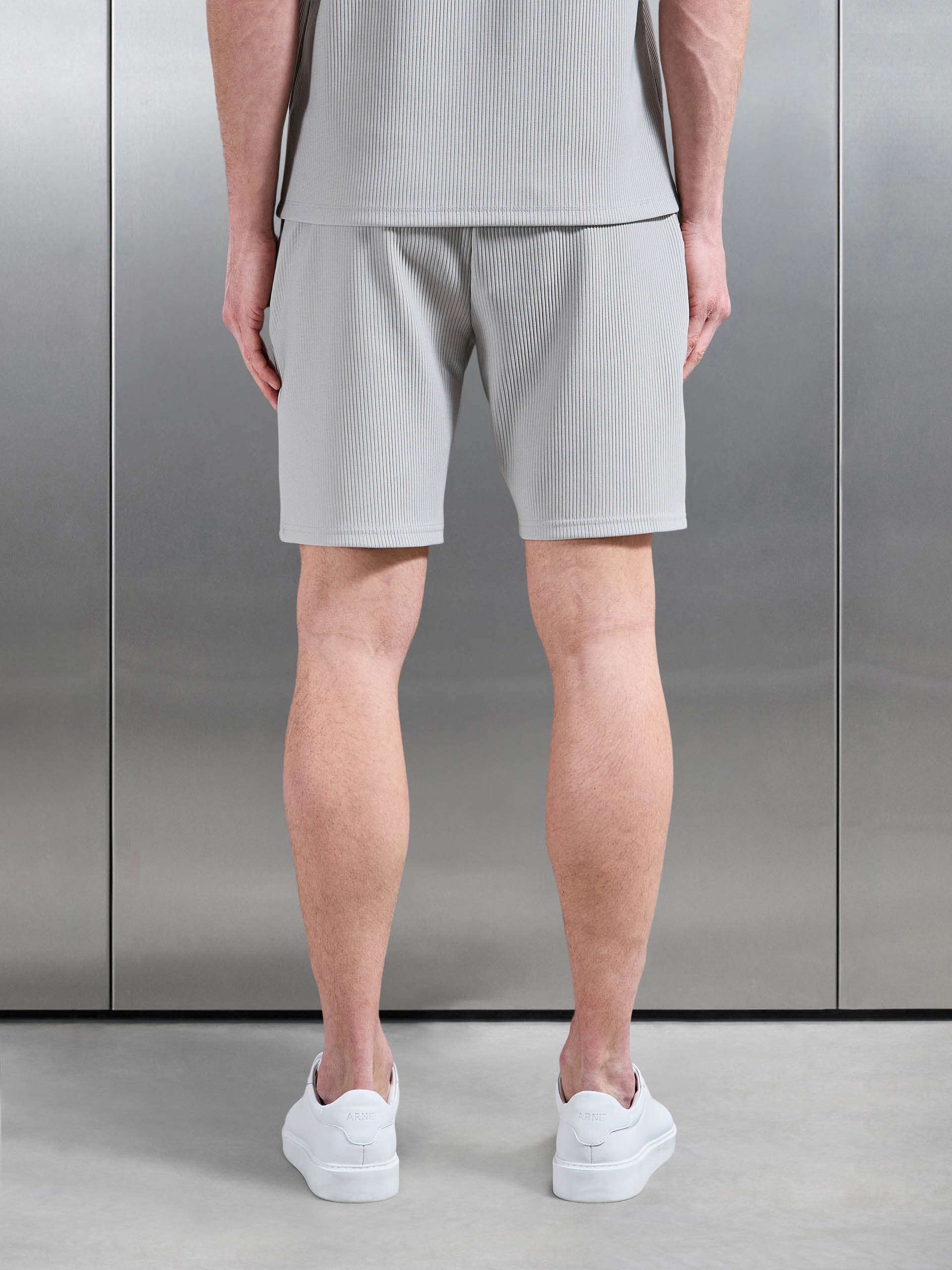 Mens Pleated Short in Stone