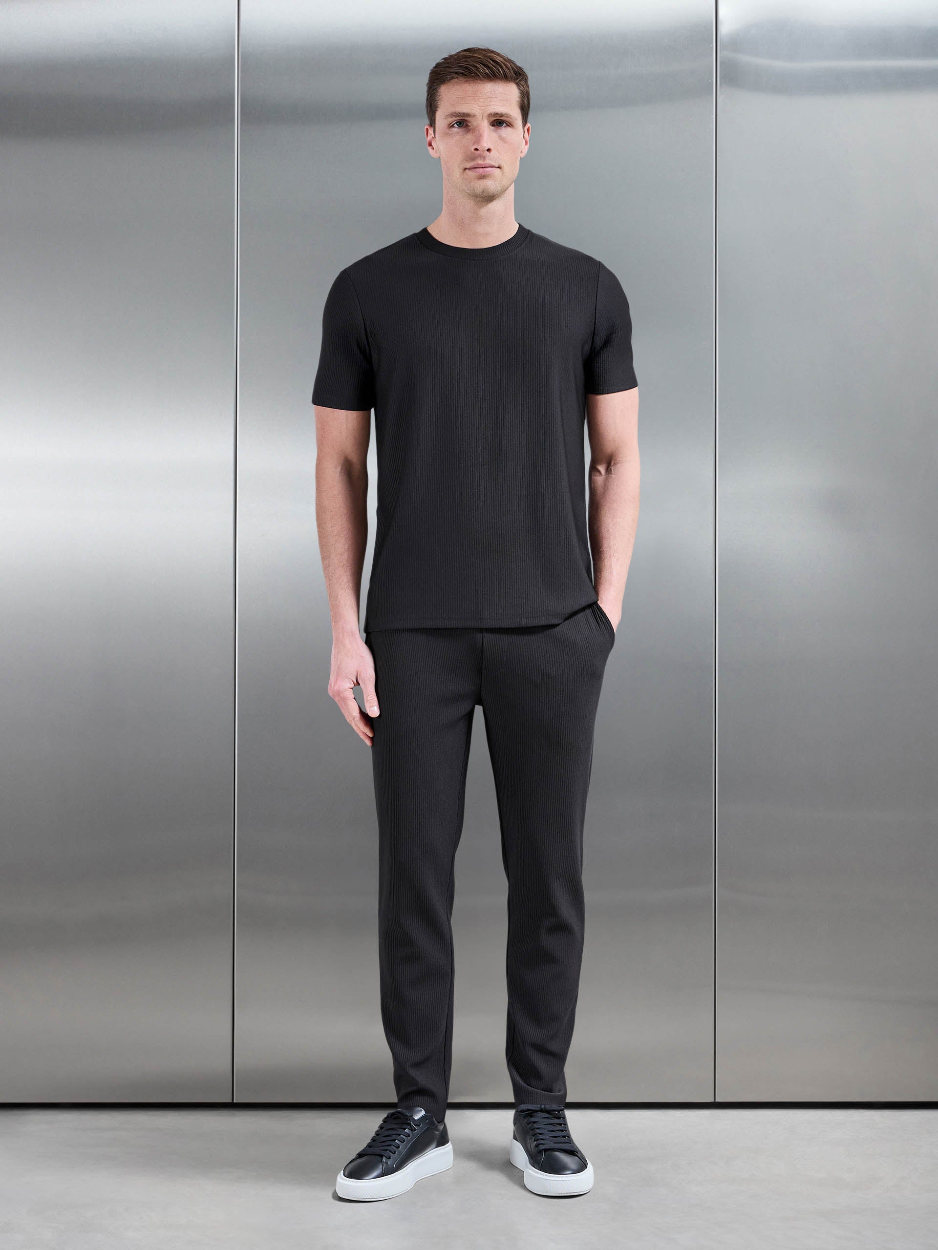 Mens Pleated Trouser in Black