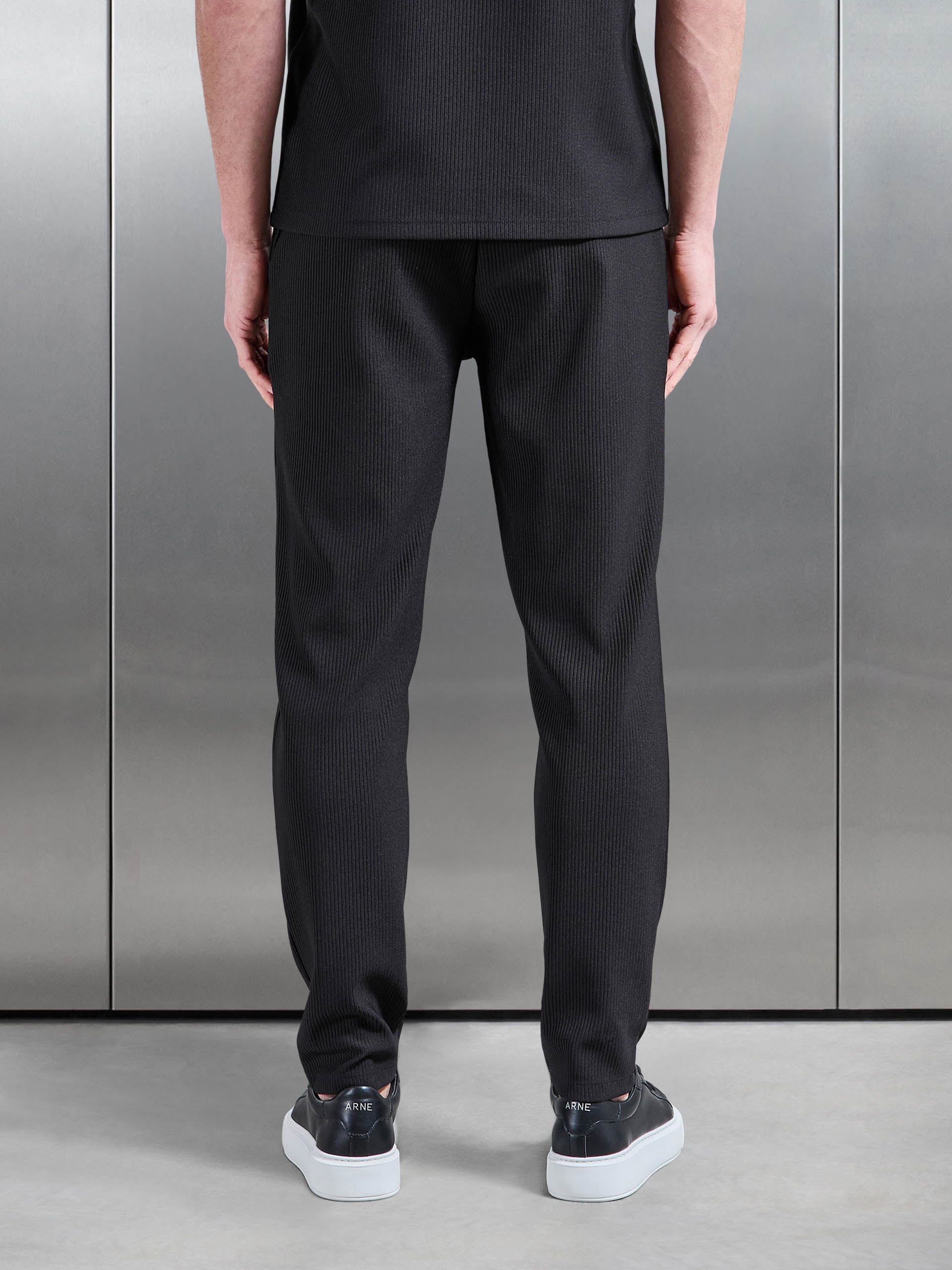 Mens Pleated Trouser in Black