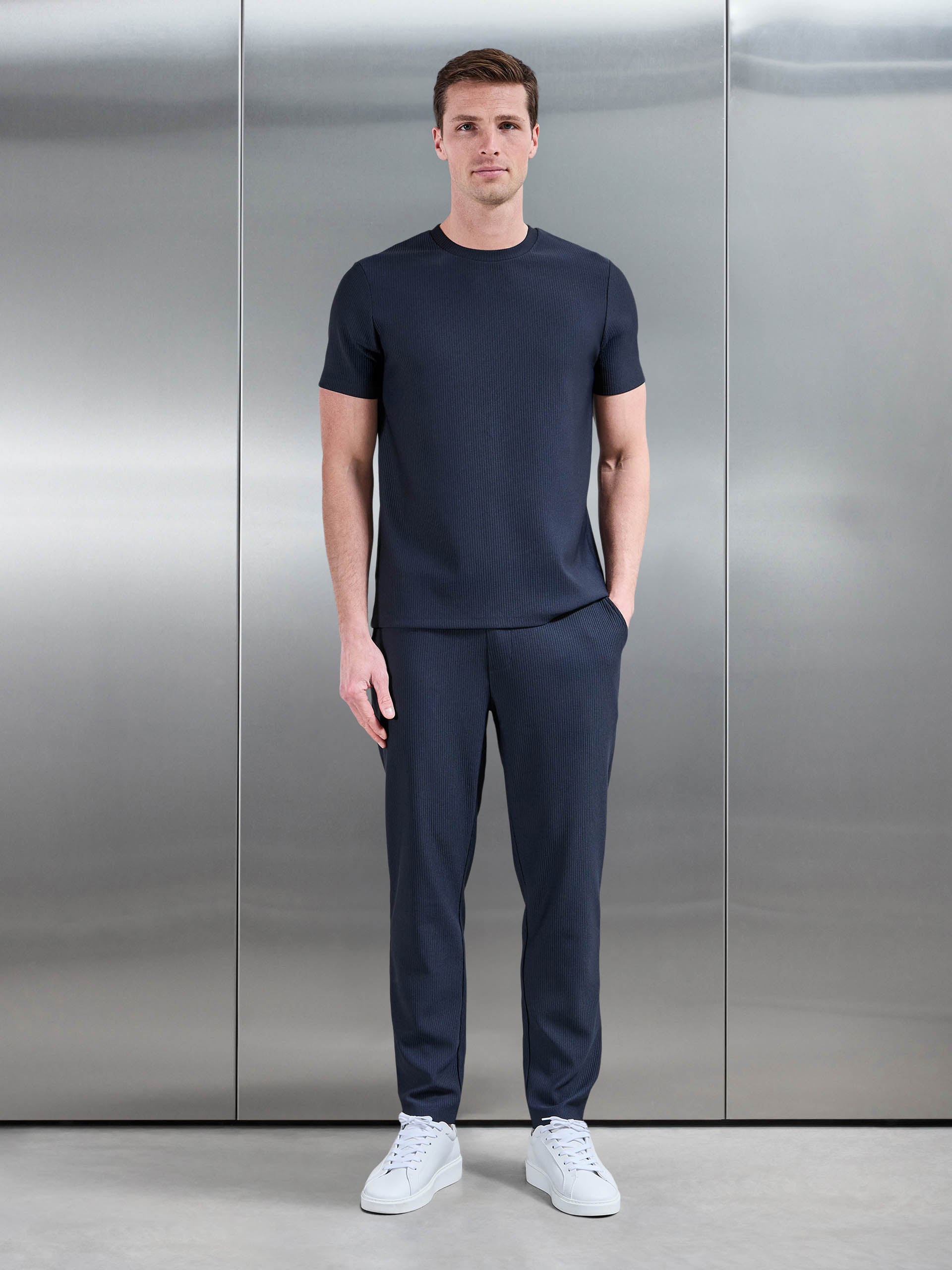 Mens Pleated Trouser in Navy