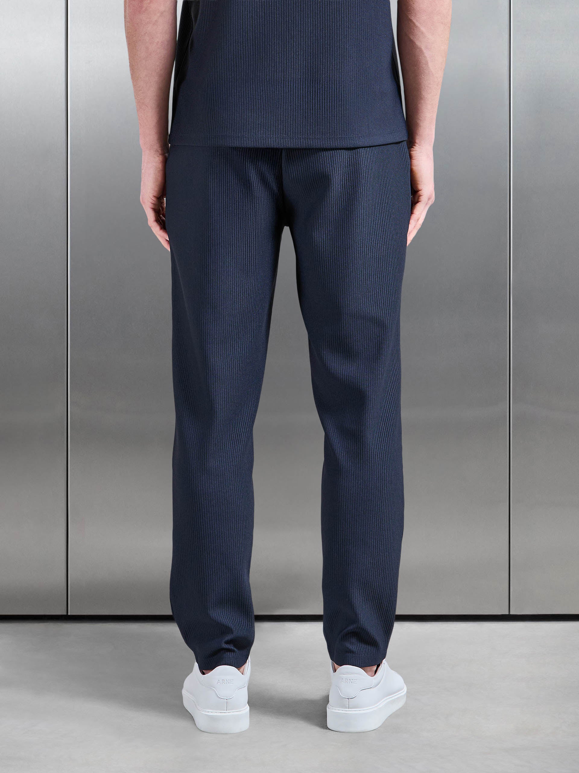 Mens Pleated Trouser in Navy