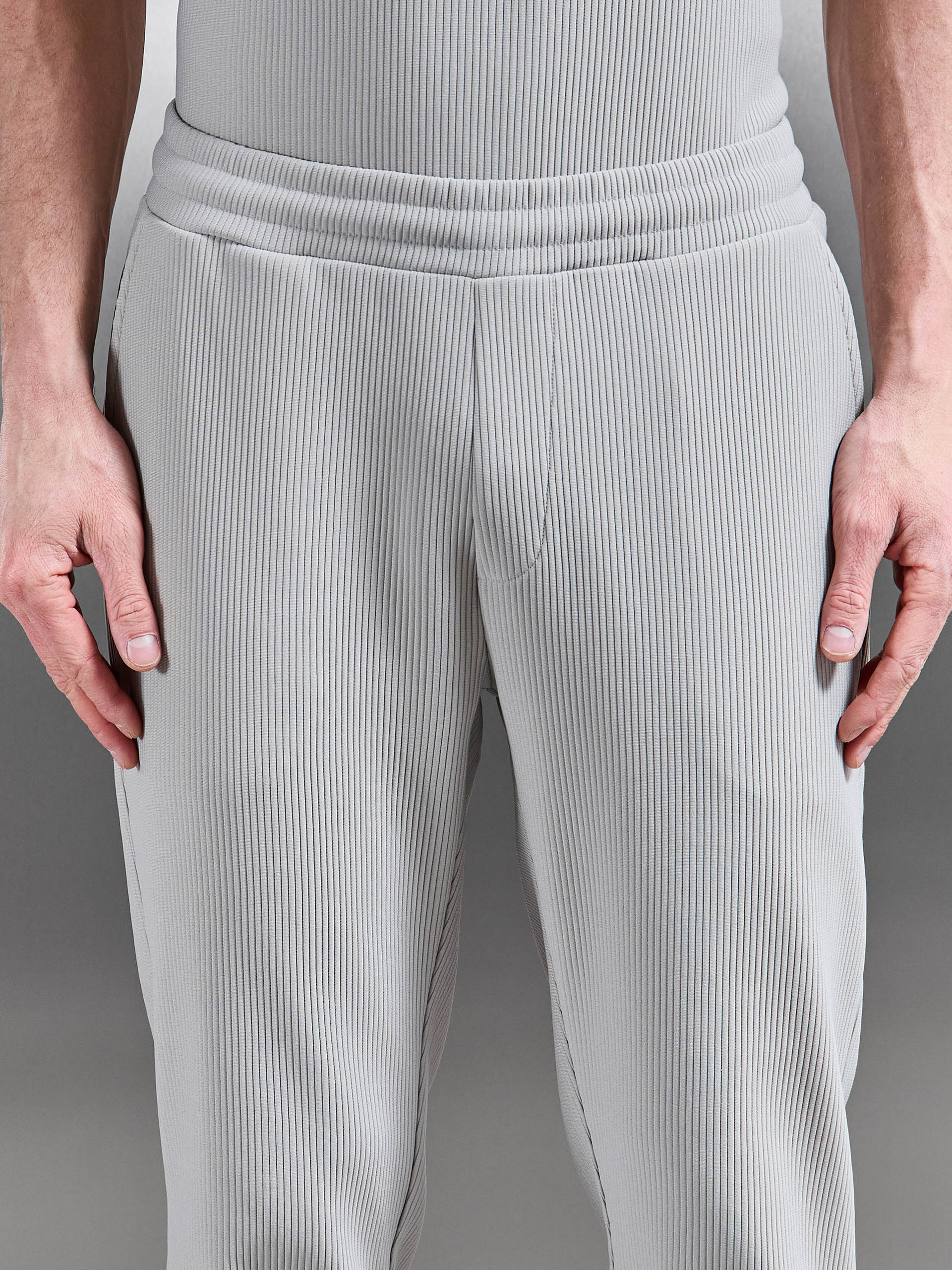 Mens Pleated Trouser in Stone